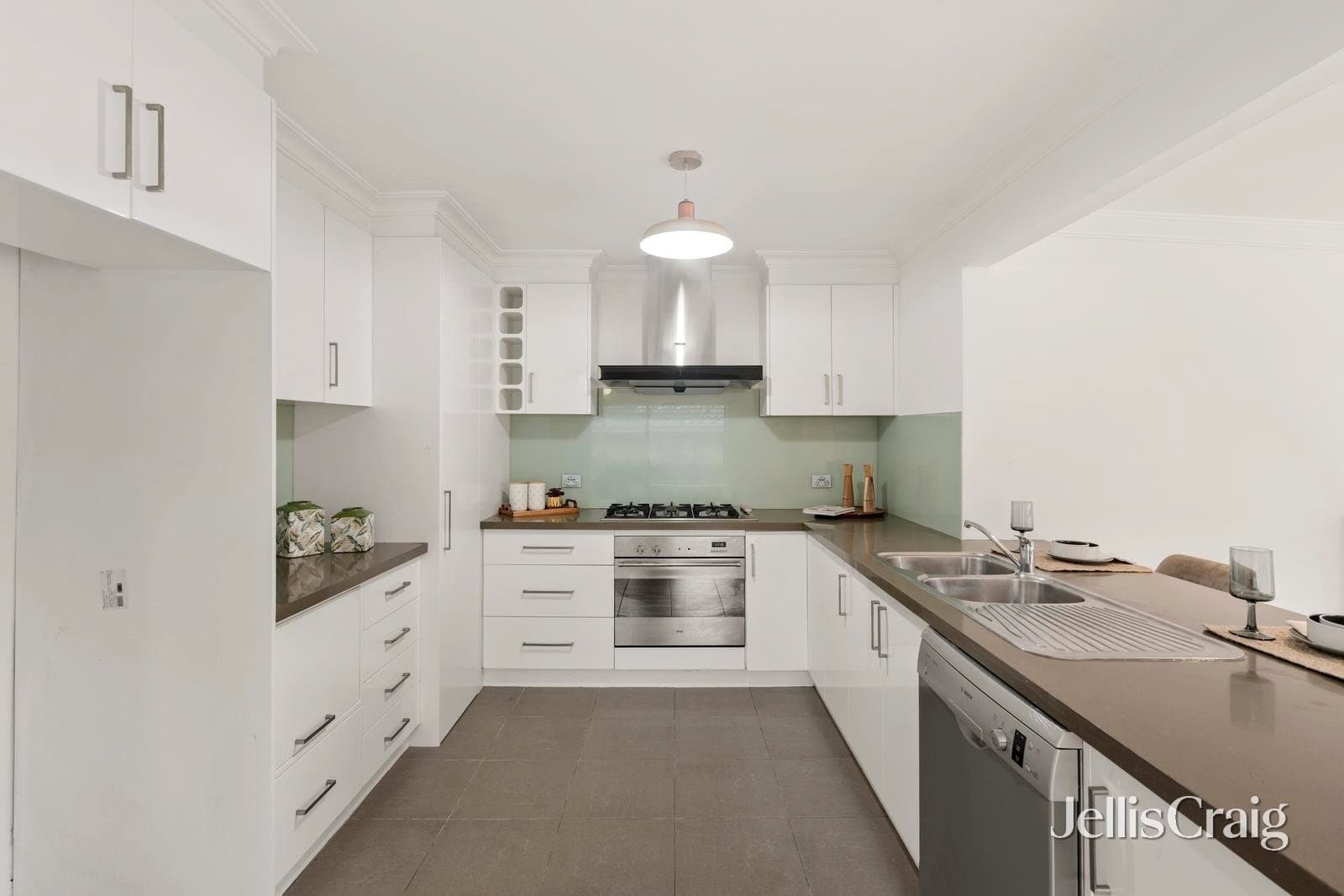 11 Bambra Street, Croydon, Croydon - Thumbnail 6