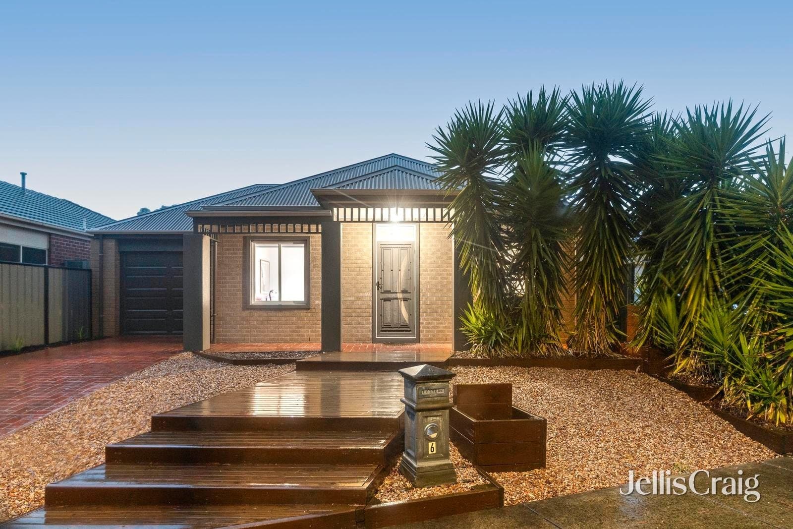 6 Donnelly Circuit, South Morang, South Morang - Thumbnail 2