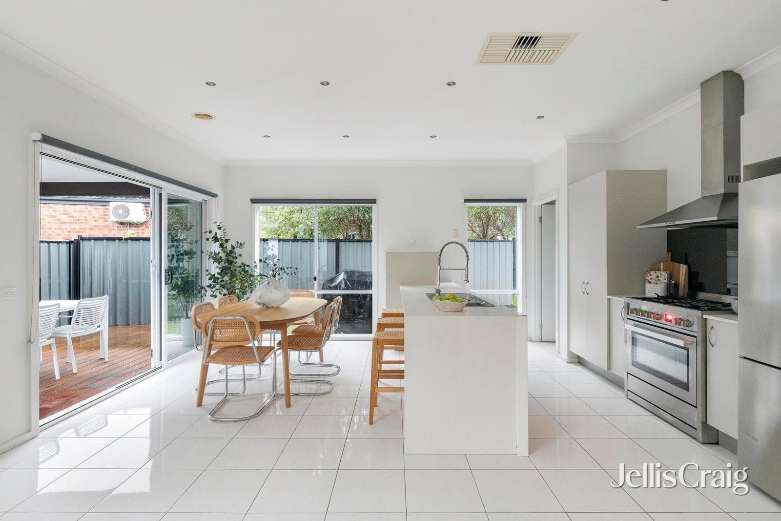 6 Donnelly Circuit, South Morang, South Morang - Thumbnail 4
