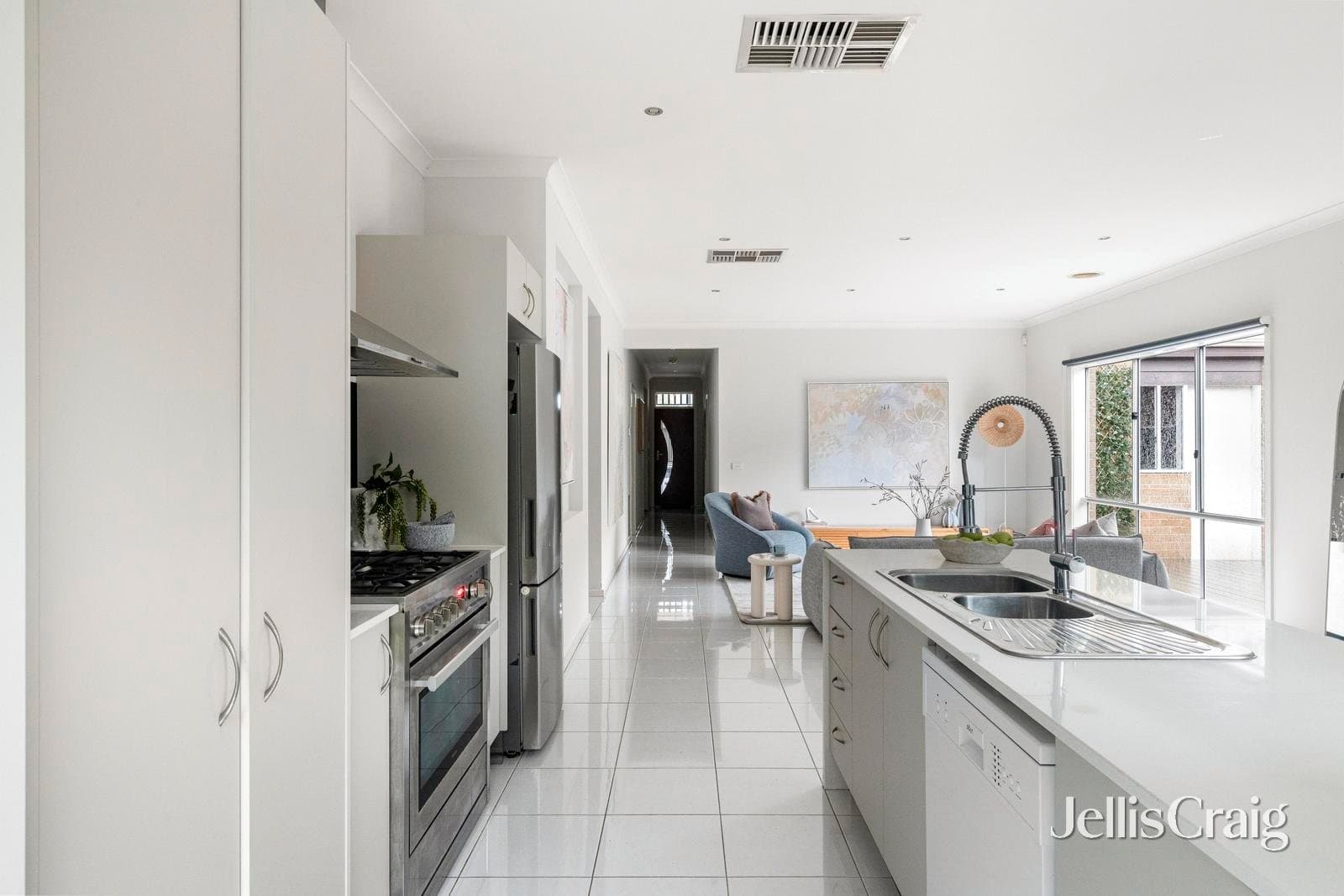 6 Donnelly Circuit, South Morang, South Morang - Thumbnail 5