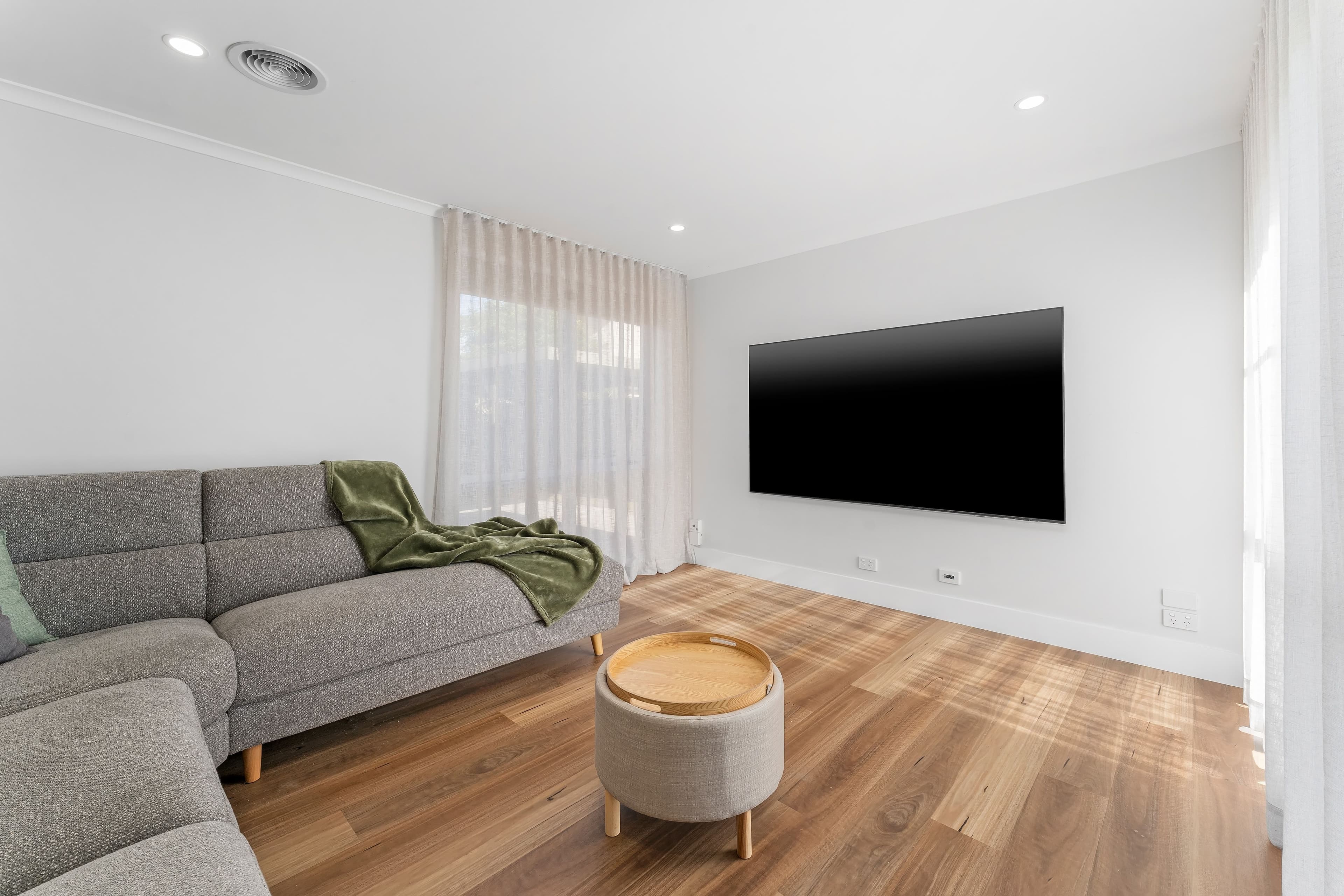 4 Mosig Court, Hampton Park VIC 3976, Hampton Park - Thumbnail 2