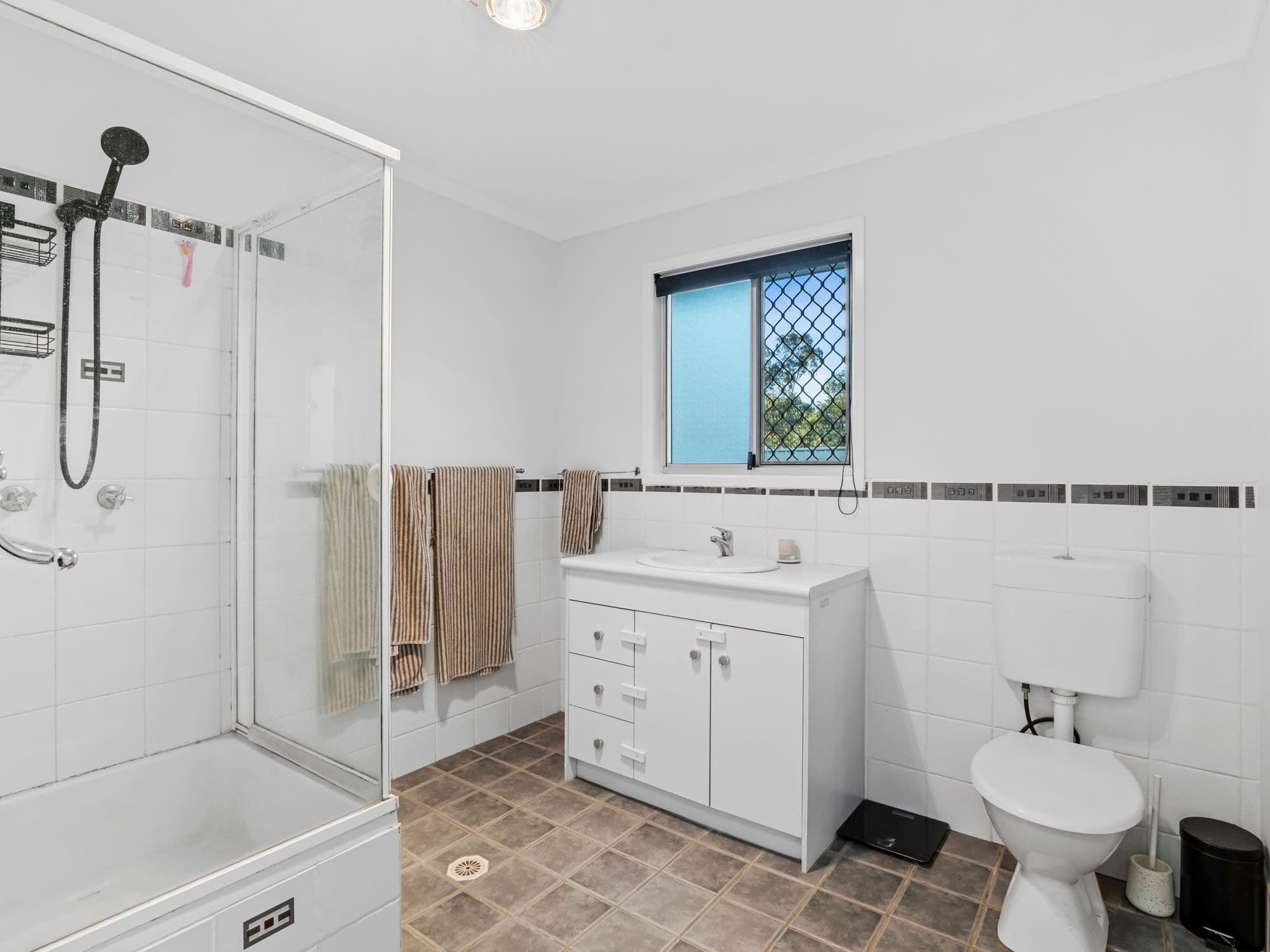 16 Geelong Court, Eagleby QLD 4207, Eagleby - Thumbnail 8