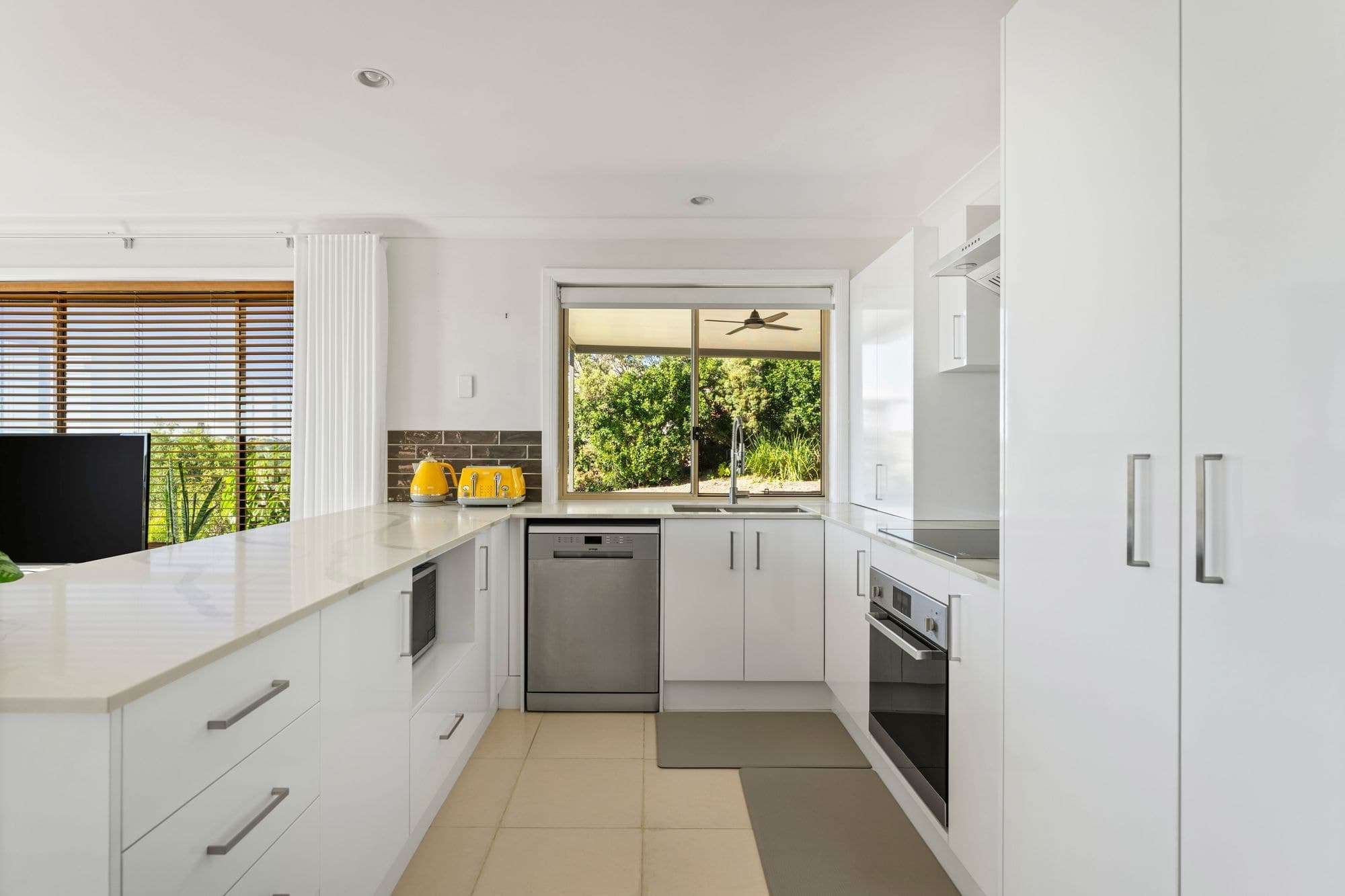 2/11 Tara Terrace, Carrara QLD 4211, Carrara - Thumbnail 6