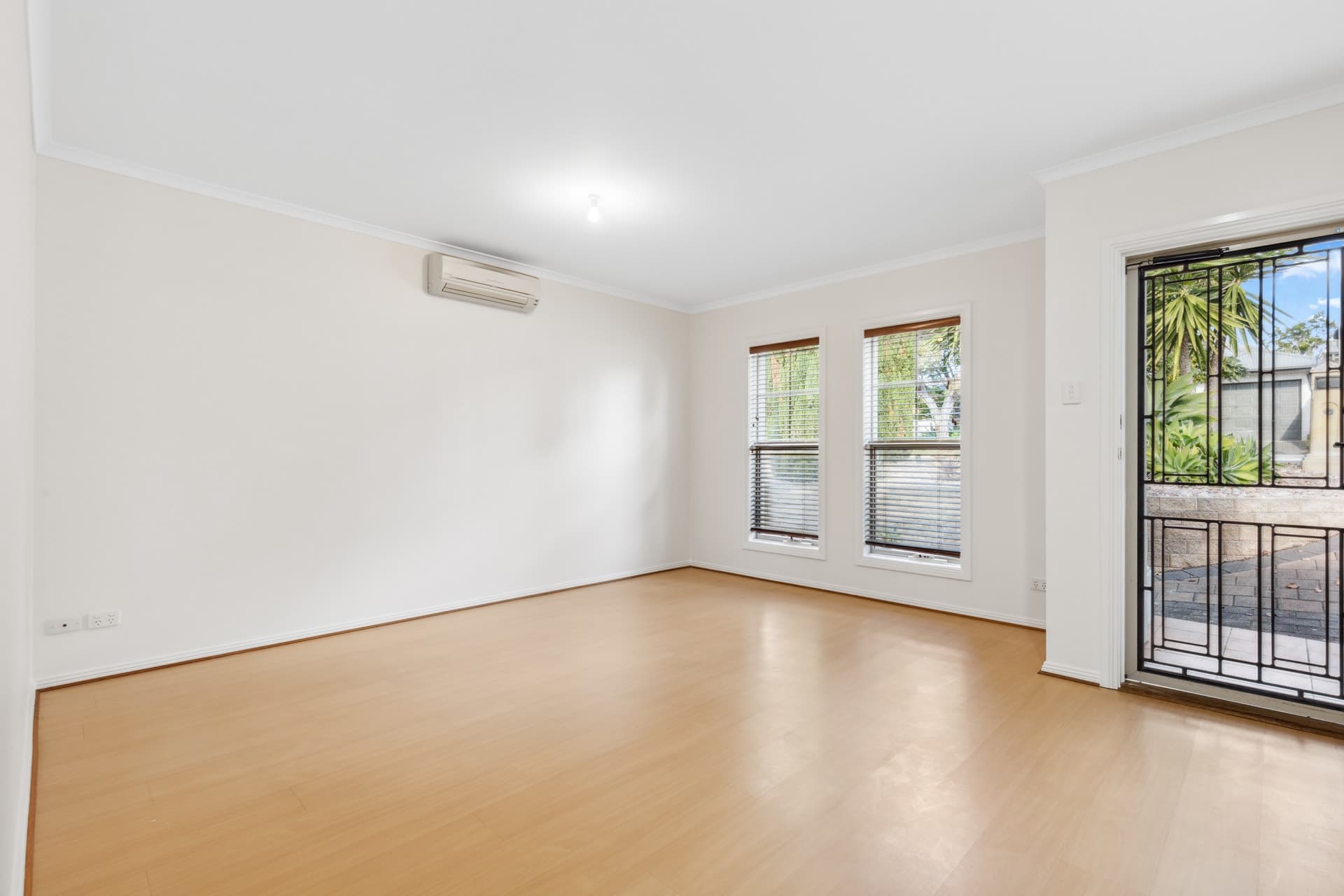11A Felix Street, Dover Gardens - Thumbnail 2