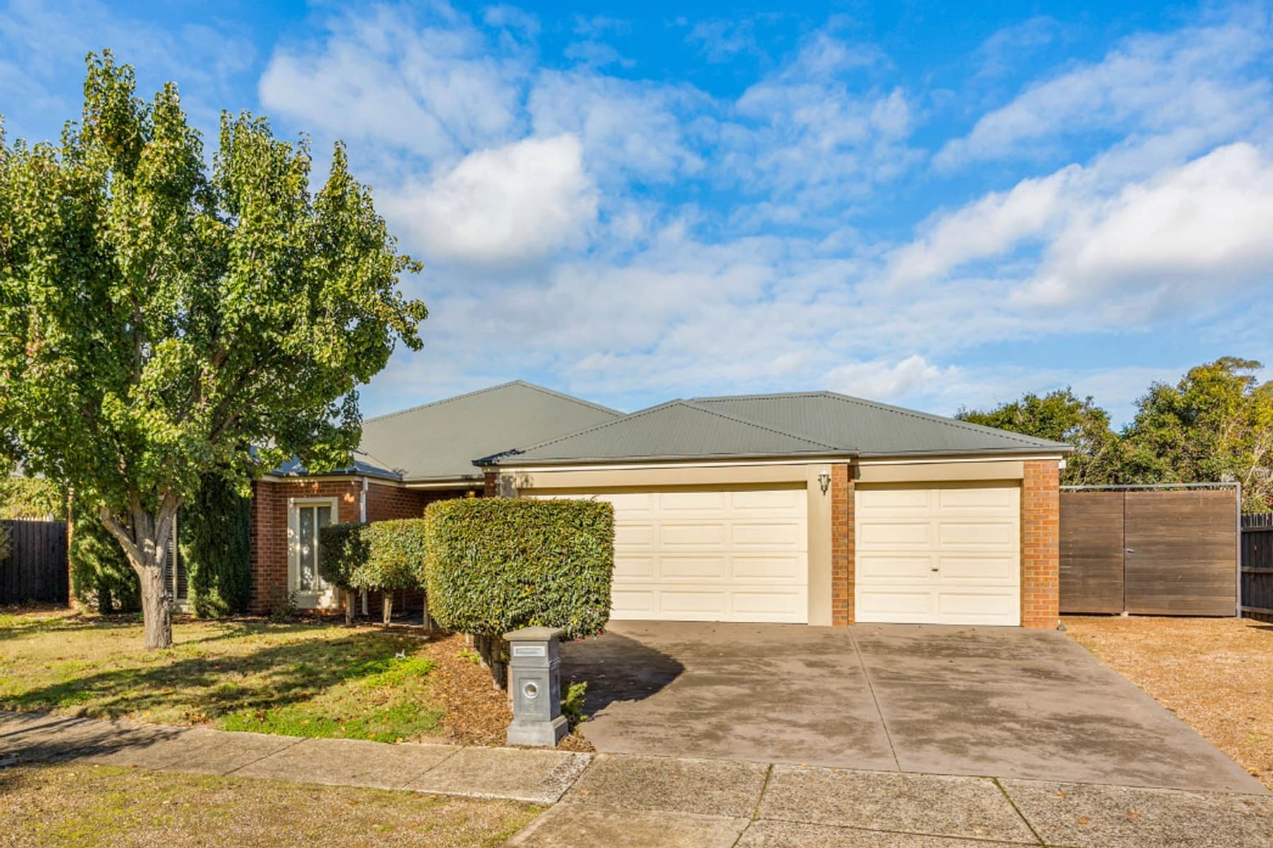 3 Shetland Way, Sunbury, Sunbury - Thumbnail 2
