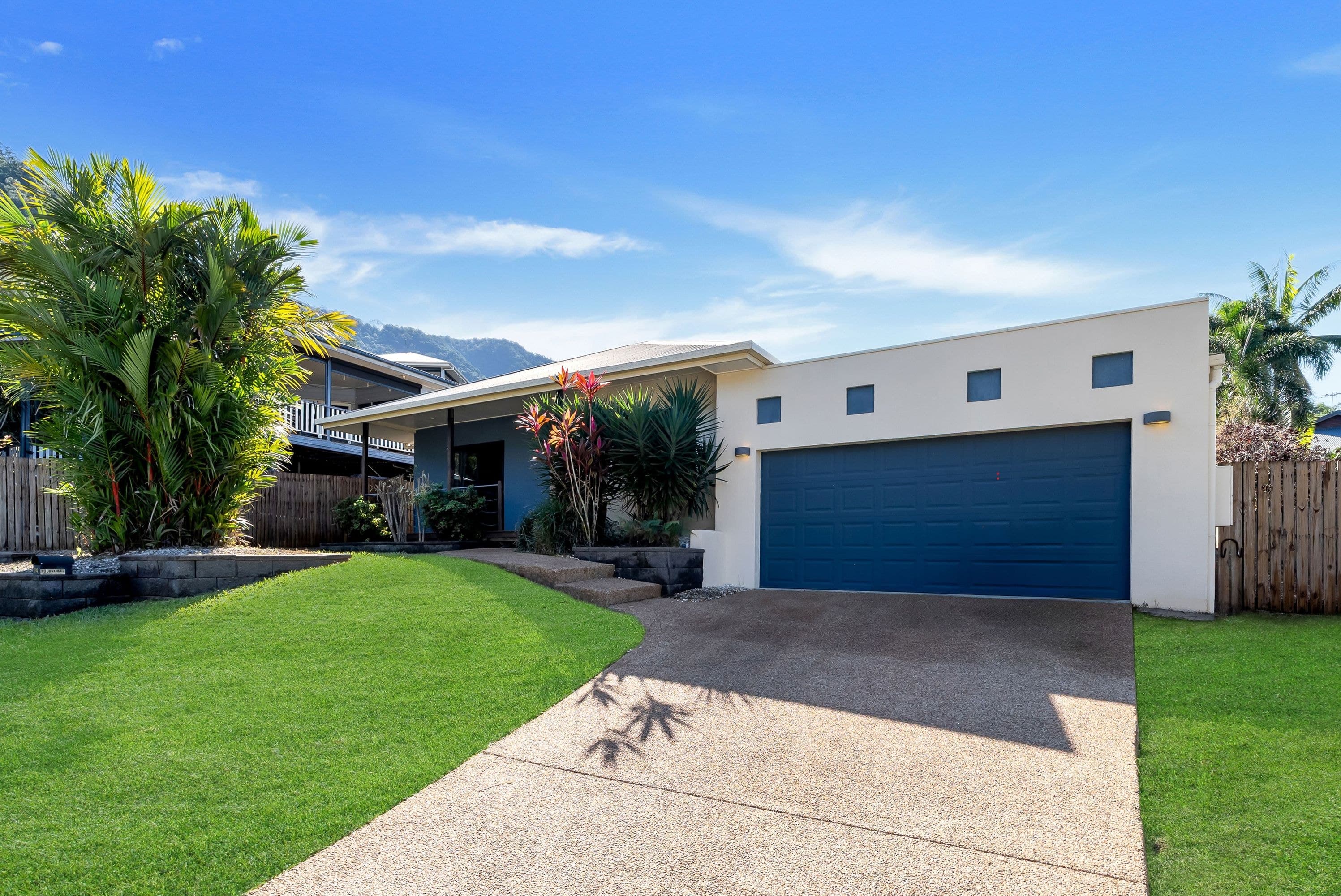 14 Hazelwood Close, Mount Sheridan - Thumbnail 2