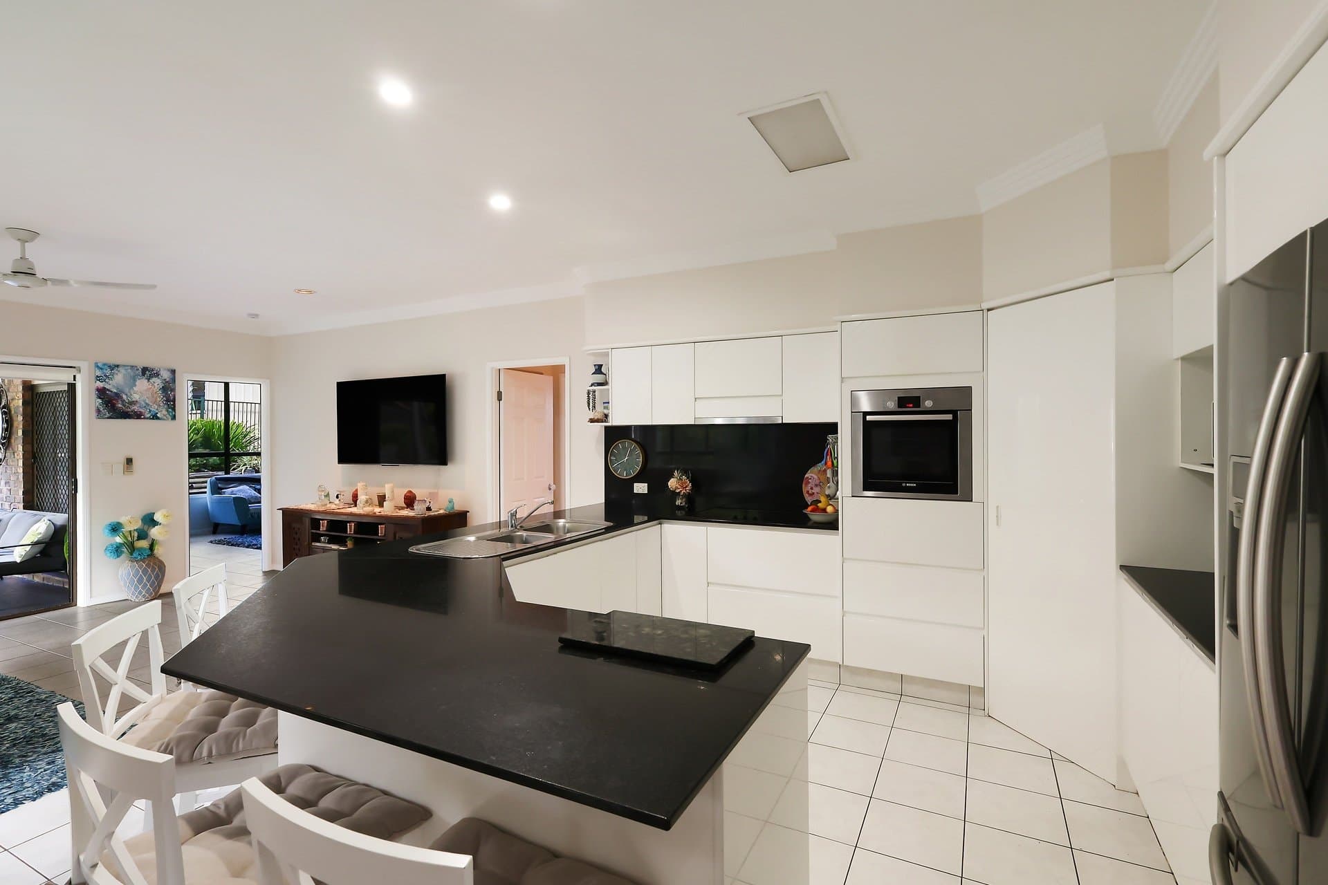 18 Watford Crescent, MOLENDINAR QLD 4214, Molendinar - Thumbnail 4