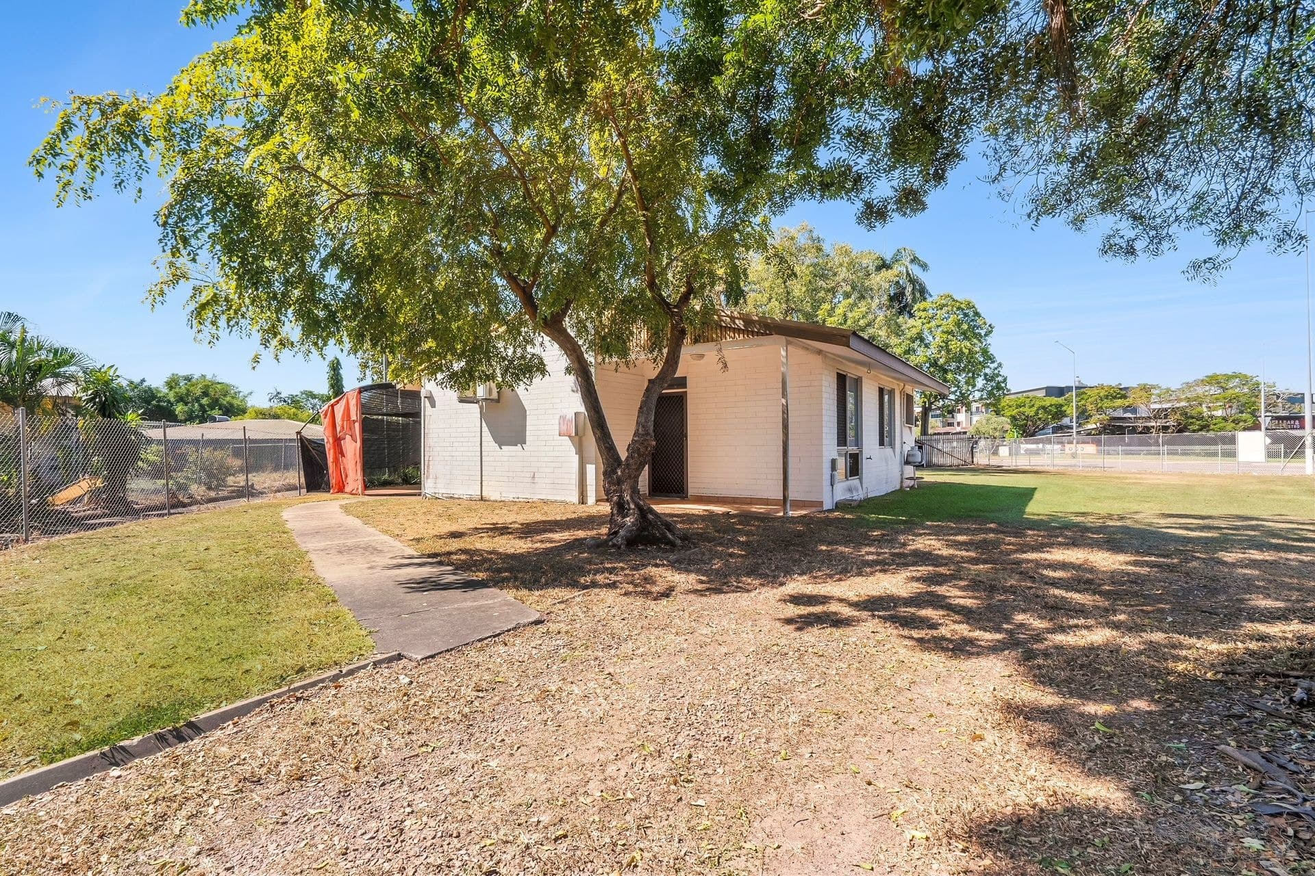 11 Cobham Court, Moulden - Thumbnail 2