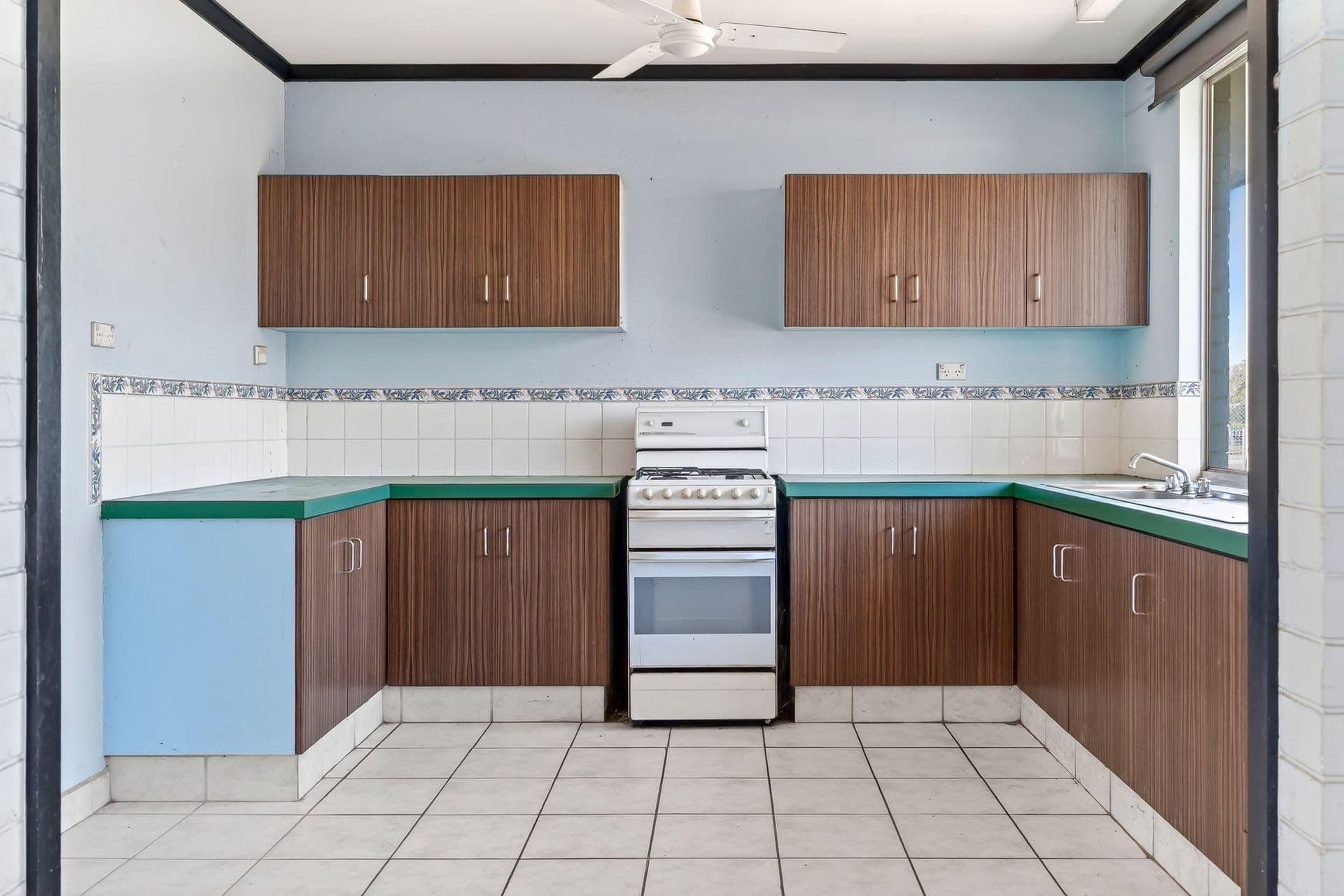 11 Cobham Court, Moulden - Thumbnail 4