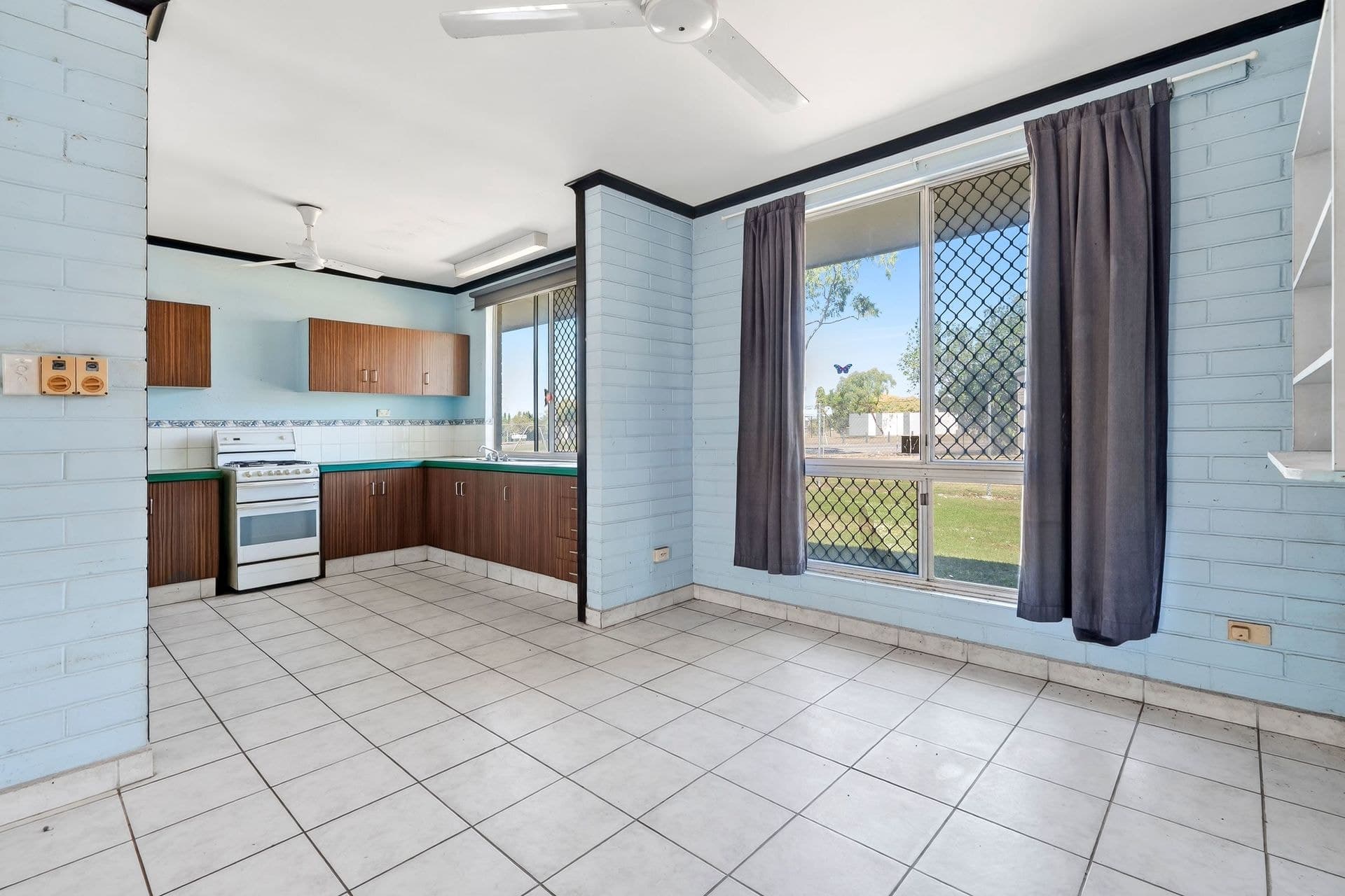 11 Cobham Court, Moulden - Thumbnail 5