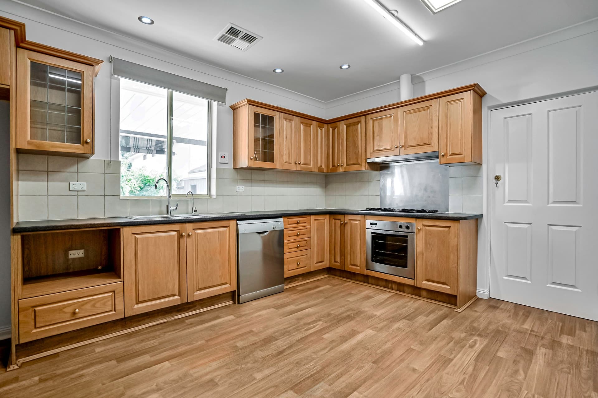 6 Gregory Avenue, Campbelltown, Campbelltown - Thumbnail 3
