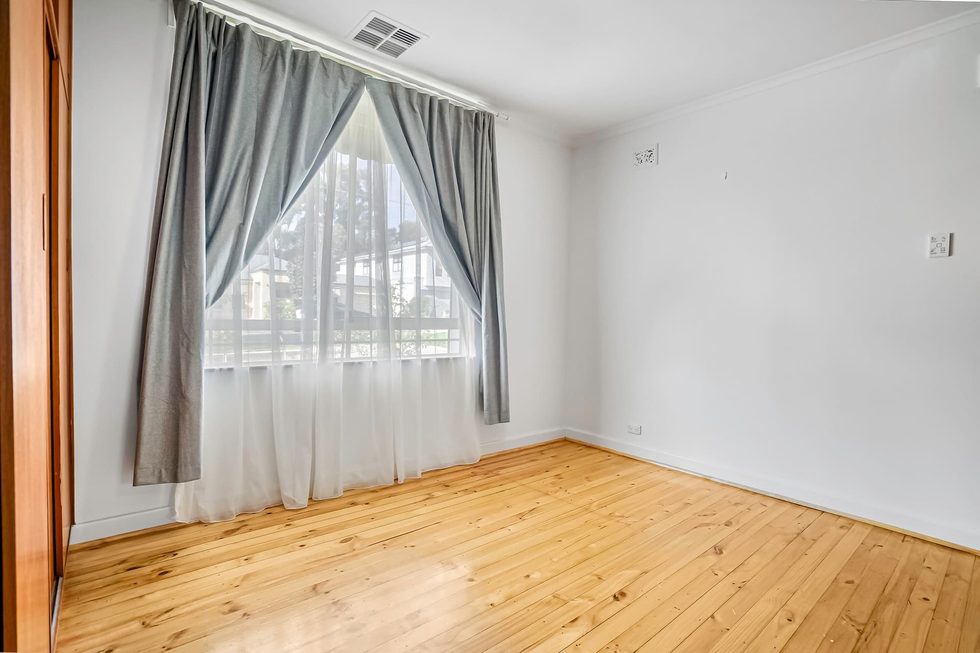 6 Gregory Avenue, Campbelltown, Campbelltown - Thumbnail 4