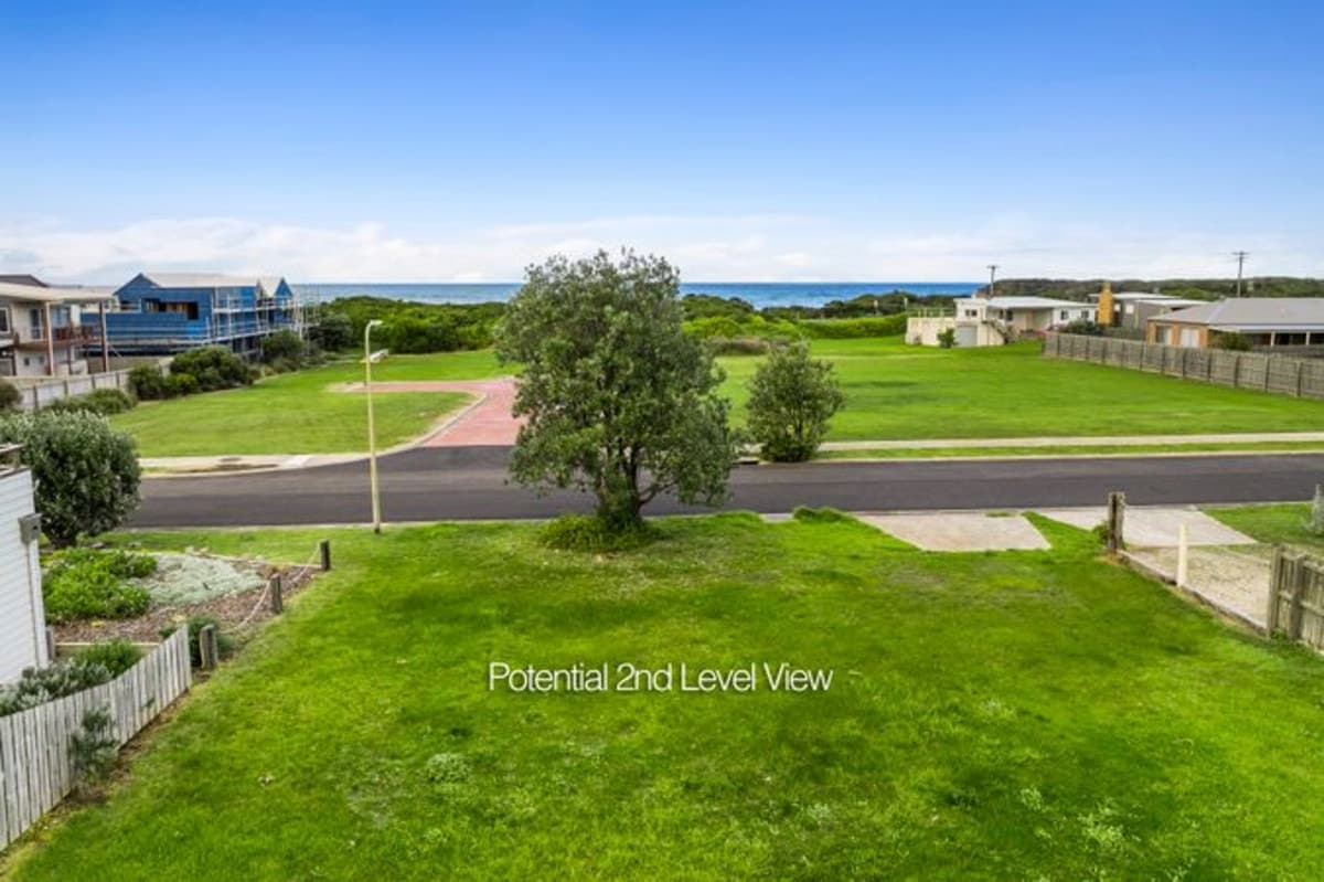 4 Lochard Street, Peterborough, VIC, Peterborough - Thumbnail 3