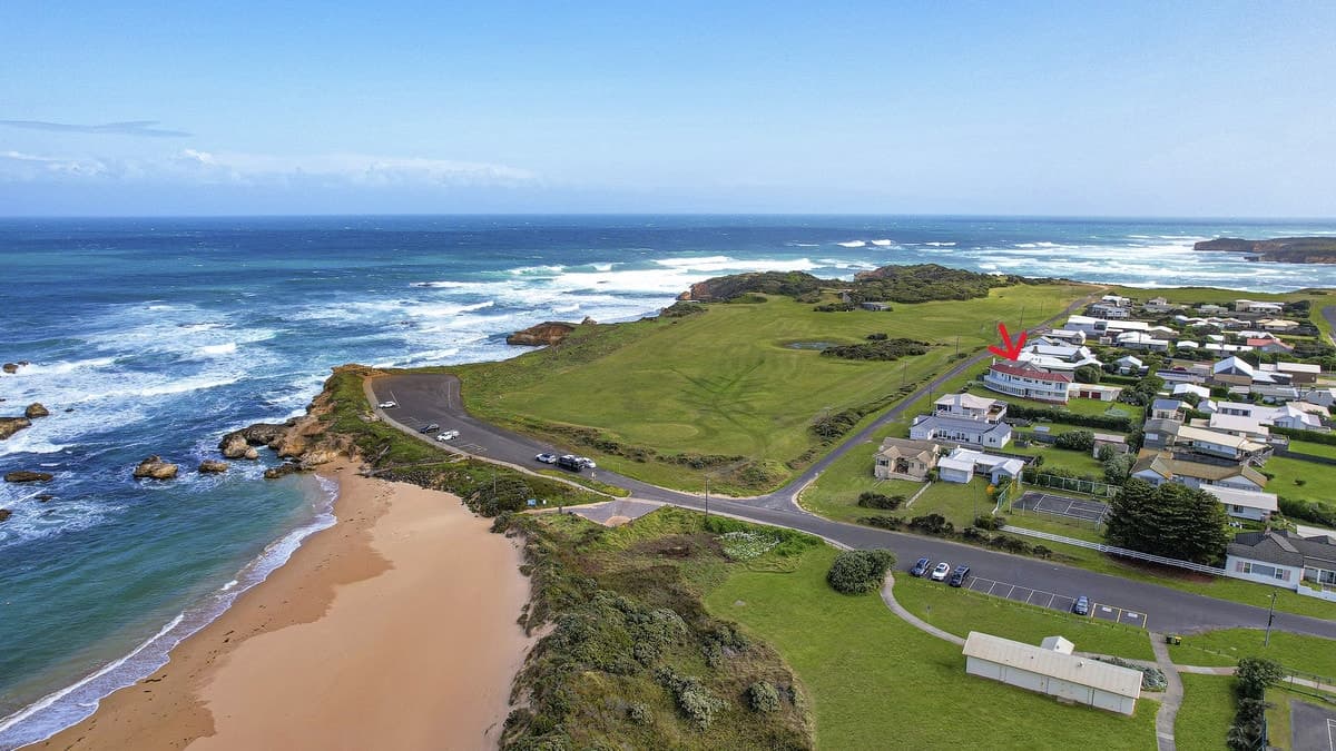 10 Schomberg Road, Peterborough, VIC, Peterborough - Thumbnail 3