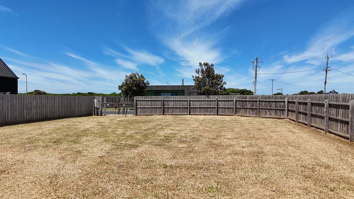 1 Lochard Street, Peterborough, VIC, Peterborough - Thumbnail 5