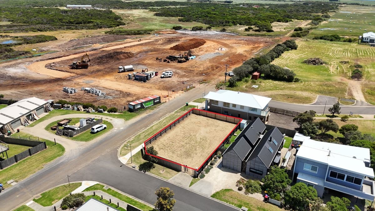 1 Lochard Street, Peterborough, VIC, Peterborough - Thumbnail 6