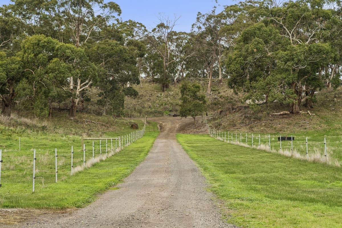 2584 Princes Highway, Pomborneit, VIC, Pomborneit - Thumbnail 2