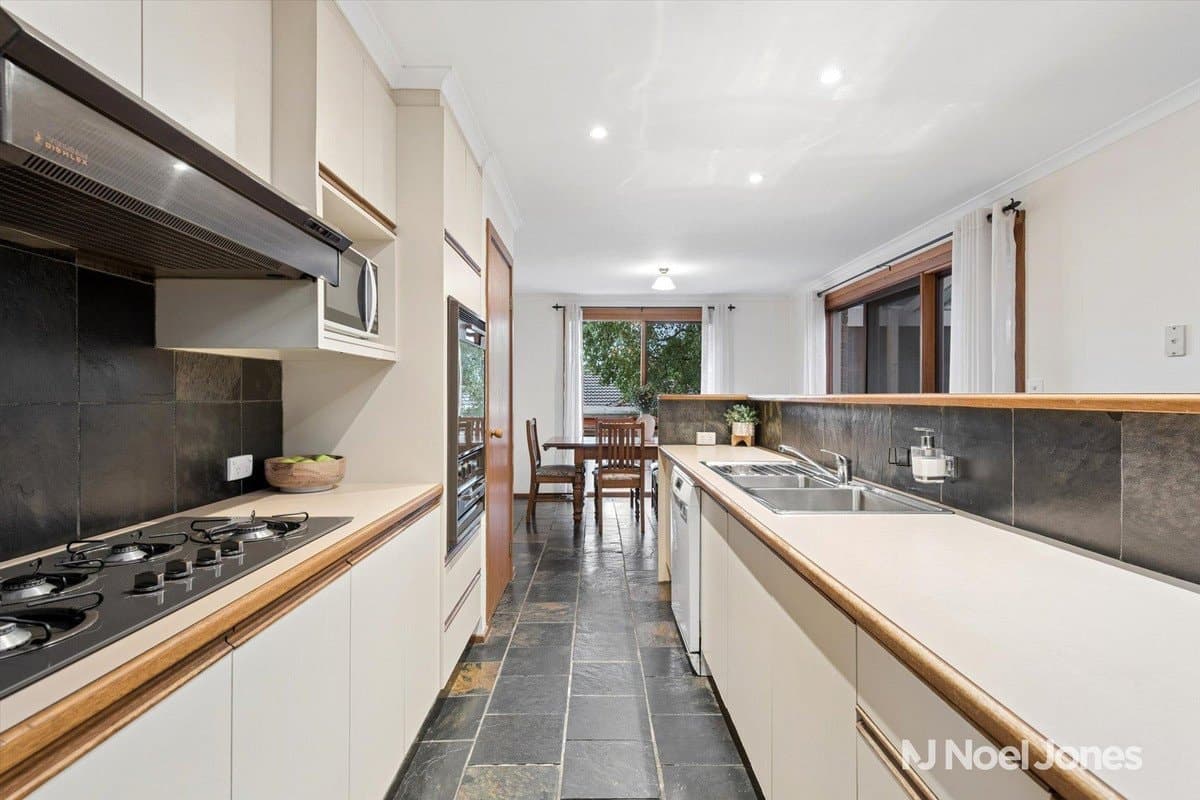 8 Senar Street, KILSYTH, Kilsyth - Thumbnail 3