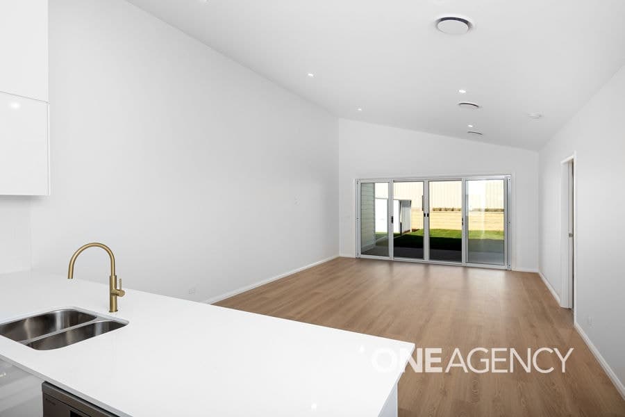 1/16 LAWRENCE Avenue, Gobbagombalin, Gobbagombalin - Thumbnail 2