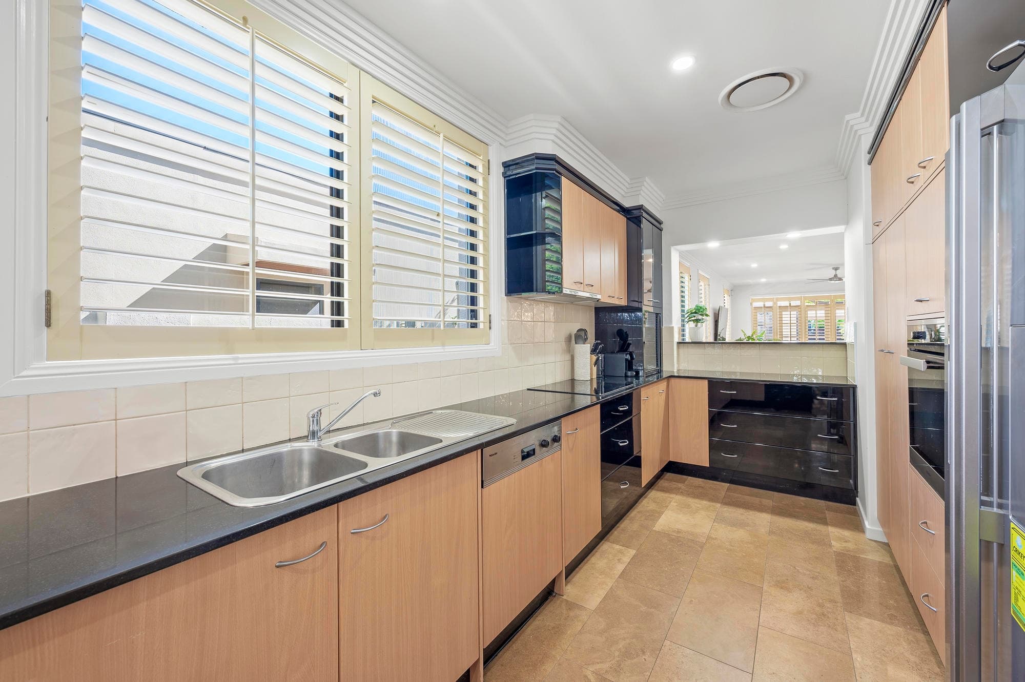 2/46 Cronin Avenue, Main Beach, QLD 4217, Main Beach - Thumbnail 5