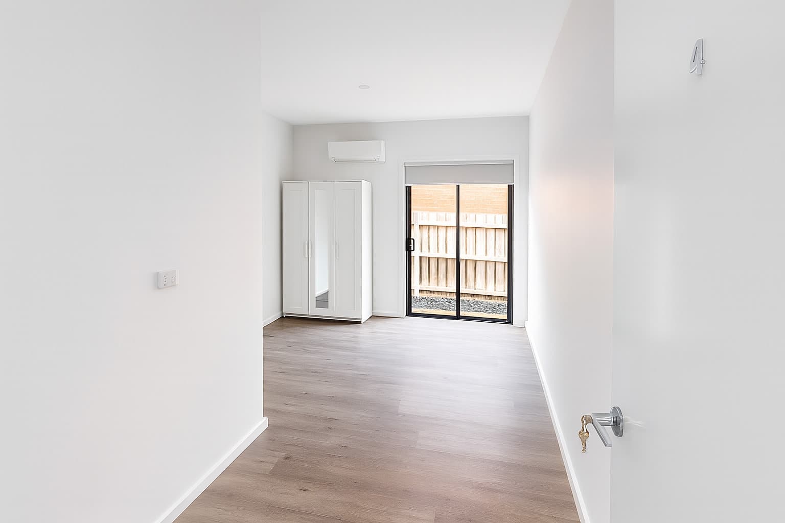 Room 9/8 Deborah Street, Werribee - Thumbnail 7