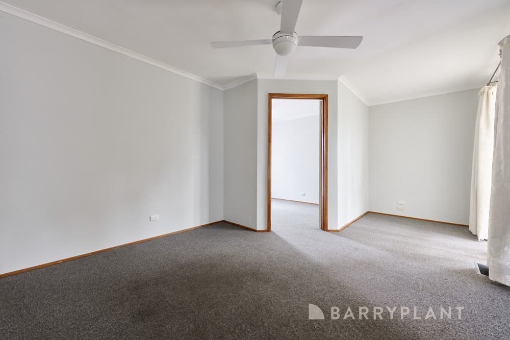 22 Garryowen Crescent, Narre Warren, VIC 3805, Narre Warren - Thumbnail 2