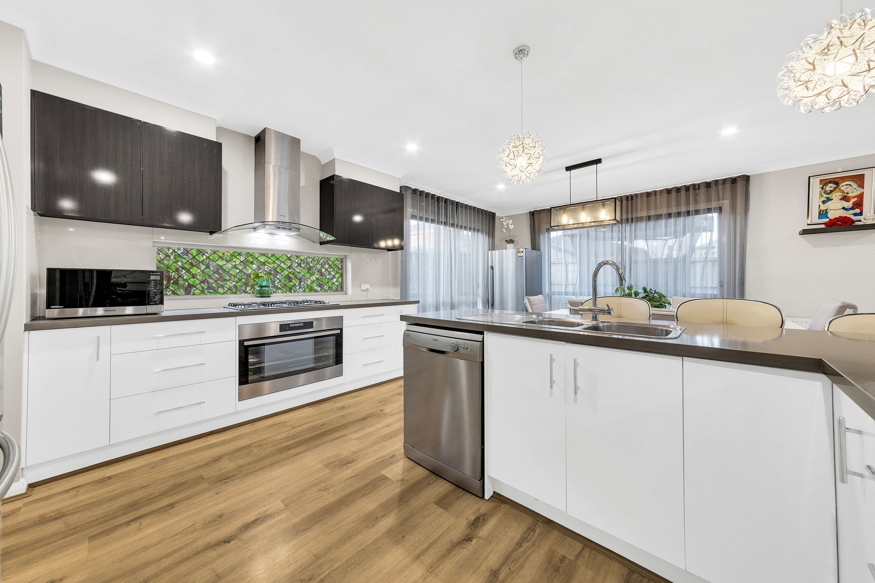 15 Raeburn Drive, Clyde North - Thumbnail 3