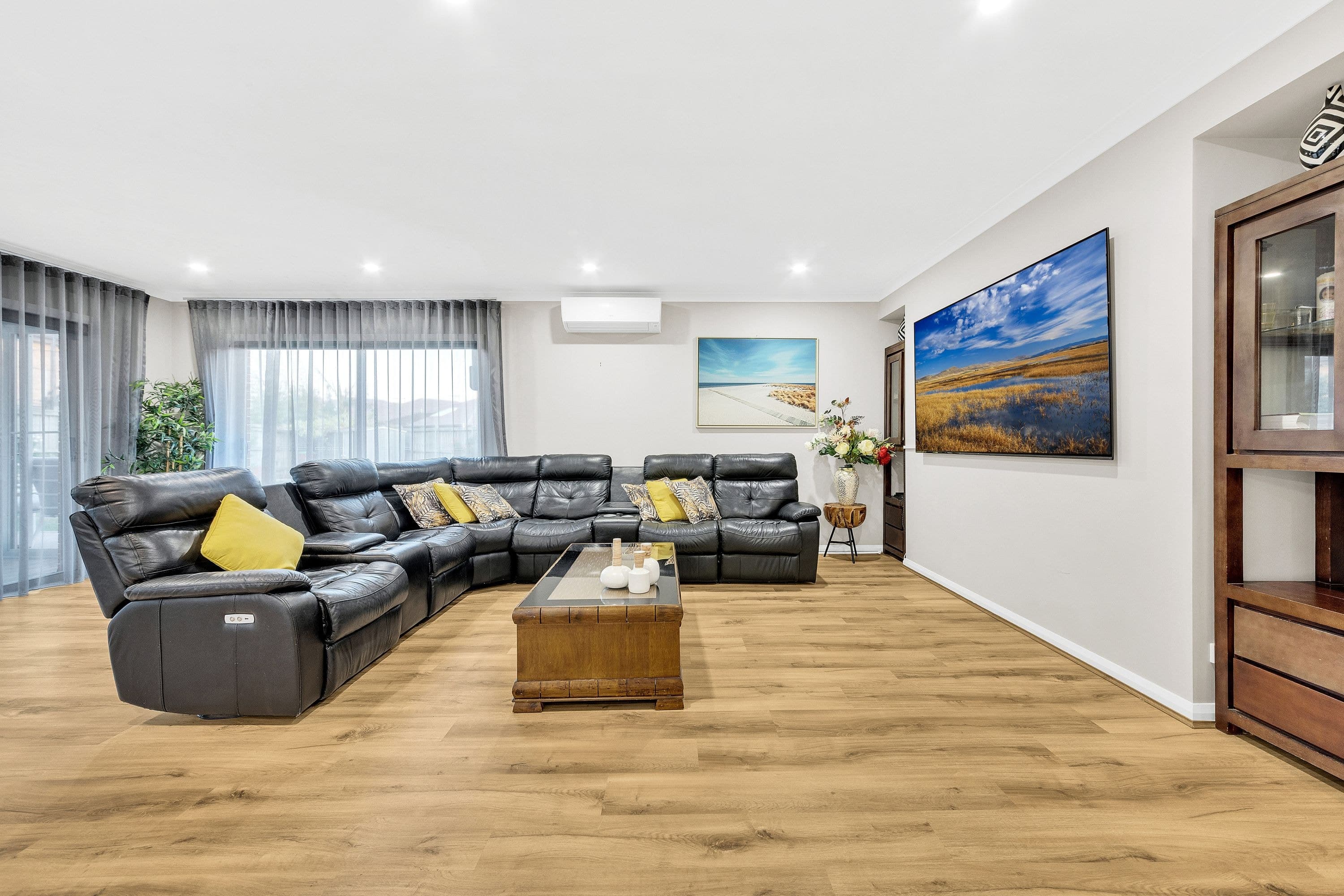 15 Raeburn Drive, Clyde North - Thumbnail 5
