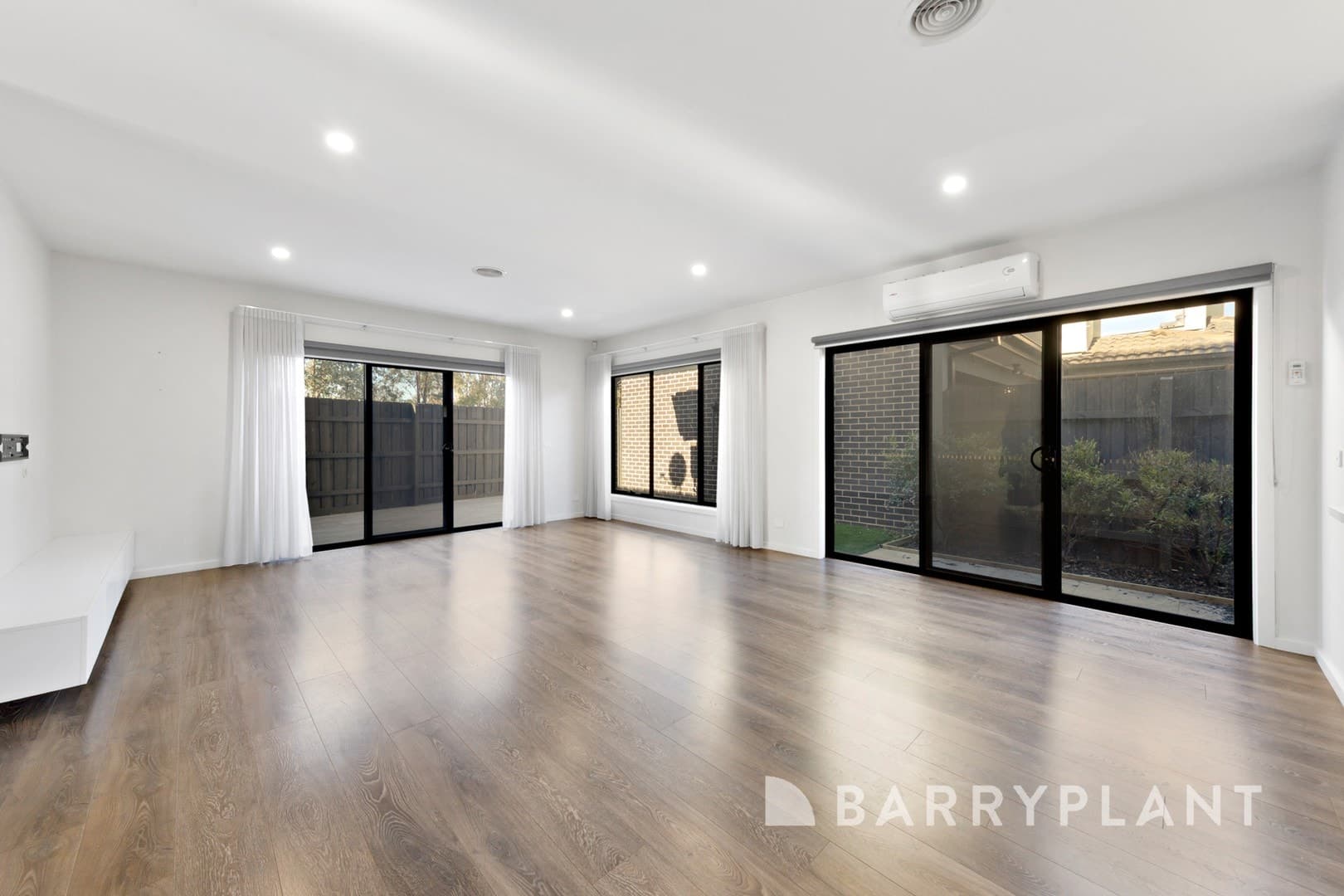 1/5 Oncidium Gardens, Keilor Downs, VIC 3038, Keilor Downs - Thumbnail 2