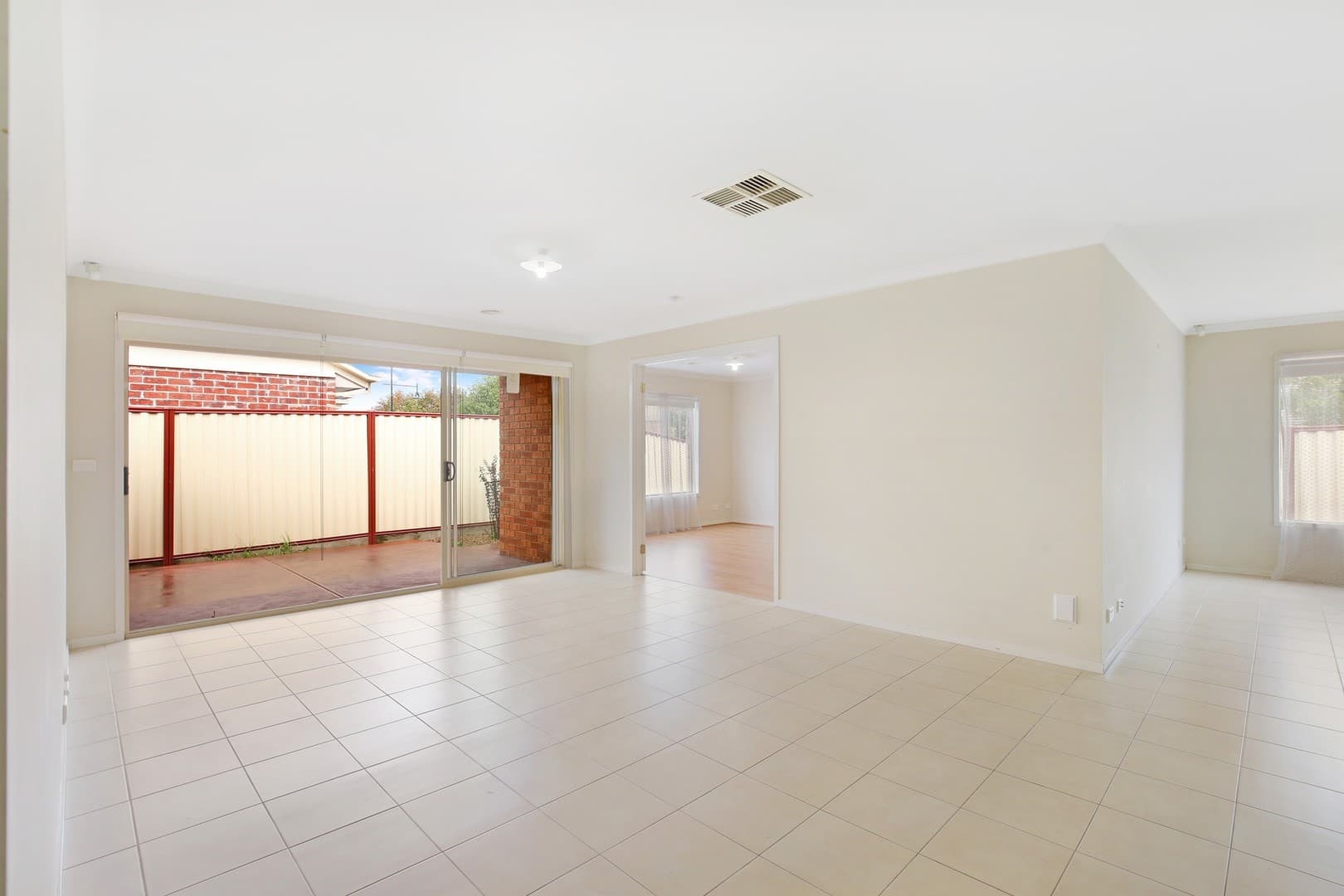 6 Boylan Walk, Bundoora, VIC 3083, Bundoora - Thumbnail 2