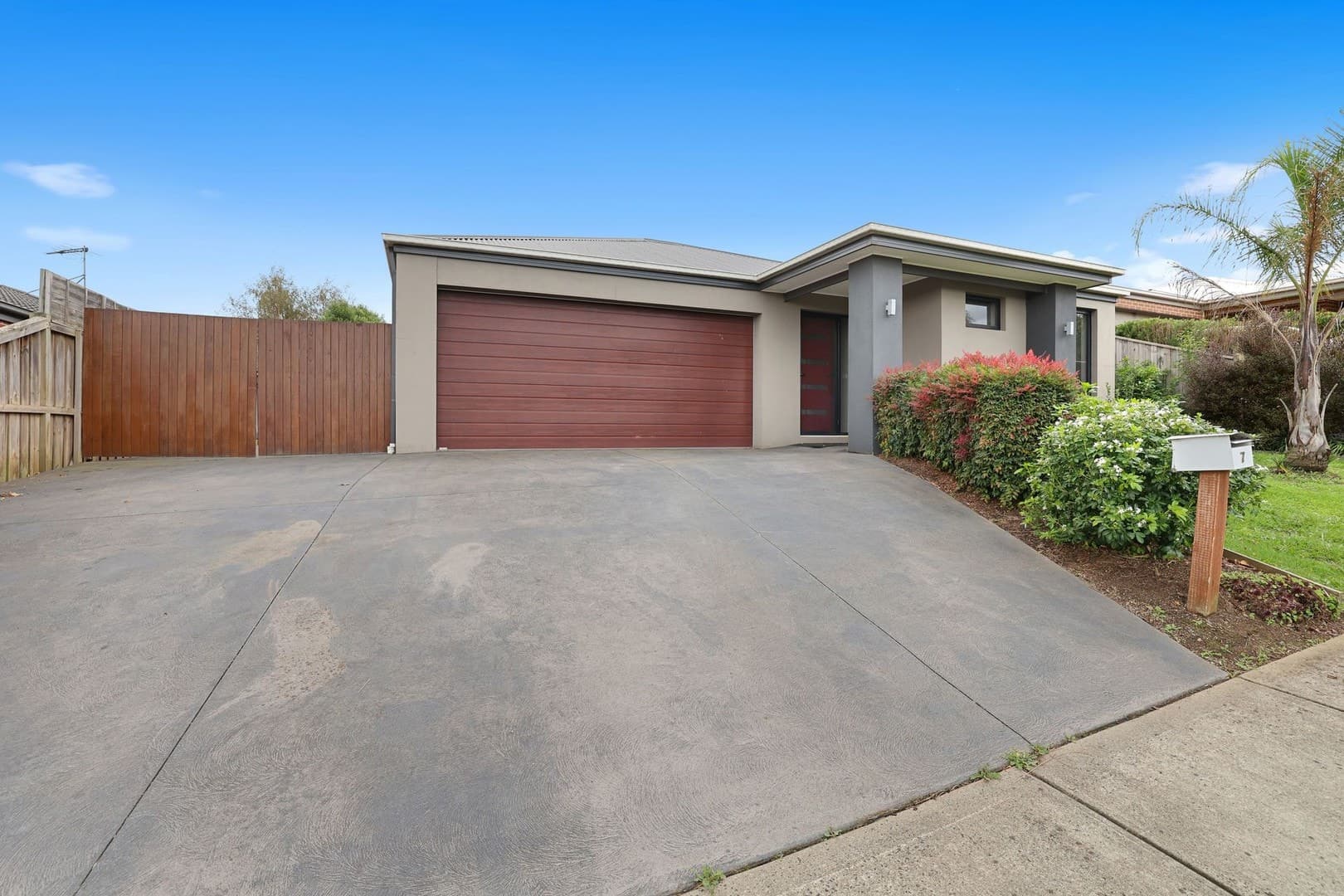 7 Golden Avenue, Warragul, VIC 3820, Warragul - Thumbnail 3