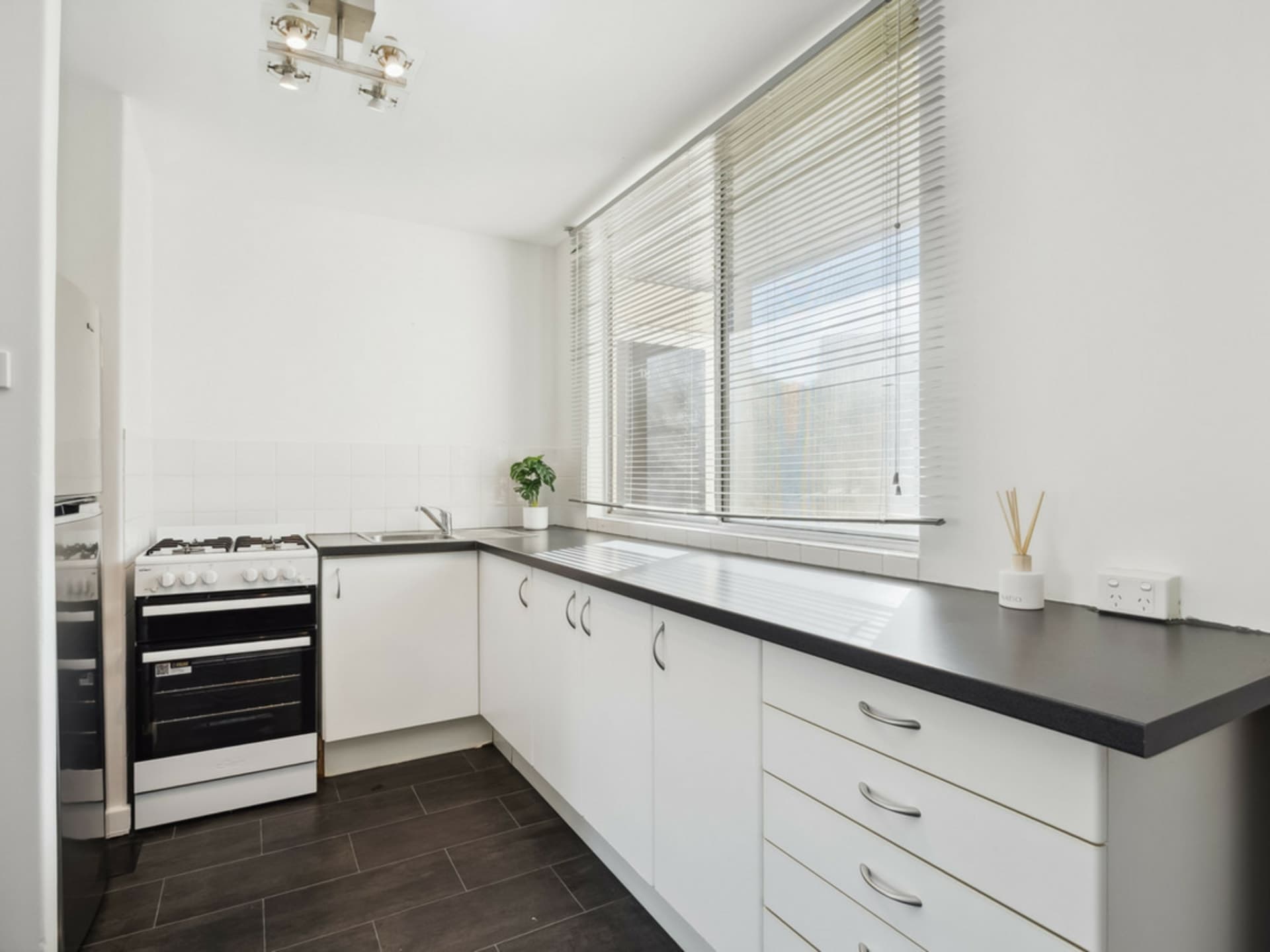 17/60-64 Forrest Avenue, East Perth, East Perth - Thumbnail 4