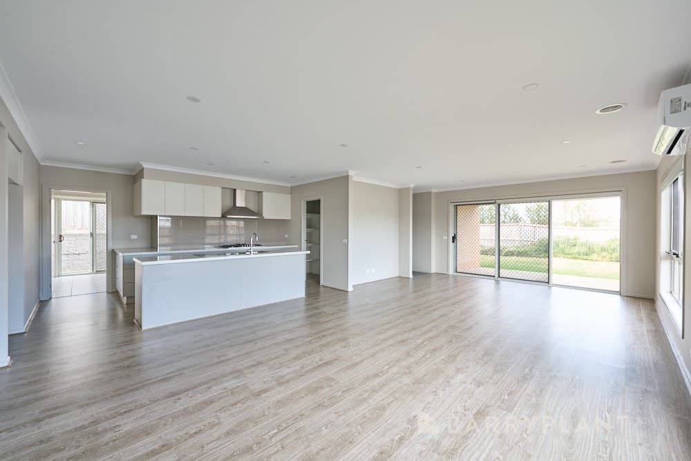 13 Buckland Drive, Warragul, VIC 3820, Warragul - Thumbnail 2