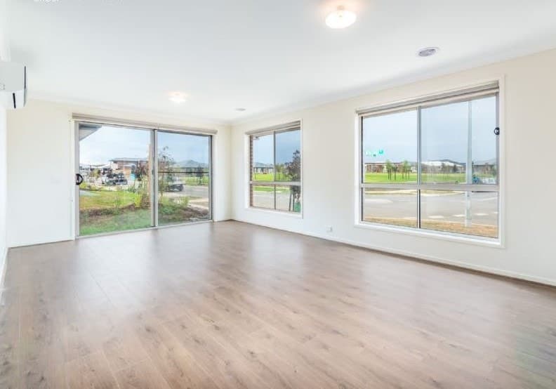 6 Crisp Street, Clyde North, VIC 3978, Clyde North - Thumbnail 2