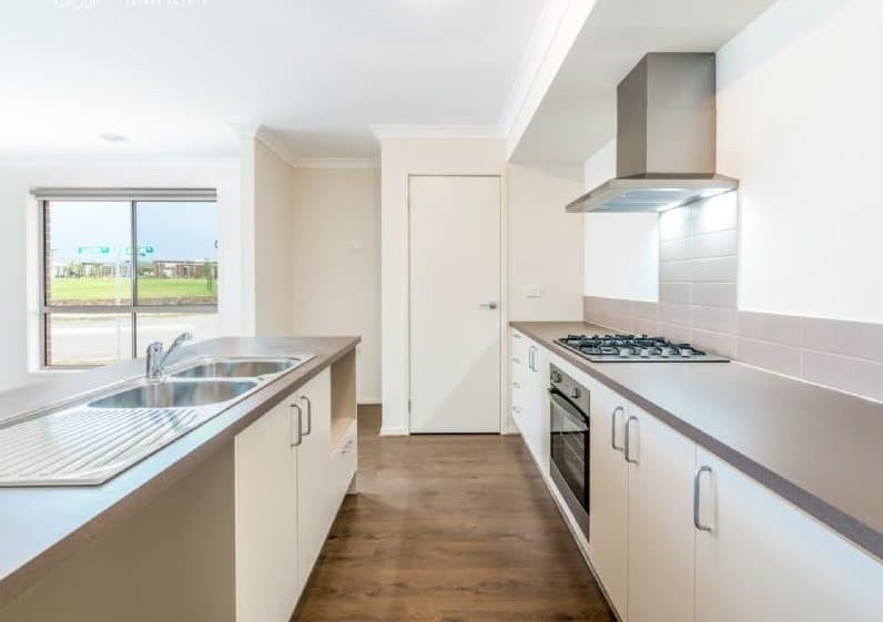 6 Crisp Street, Clyde North, VIC 3978, Clyde North - Thumbnail 3