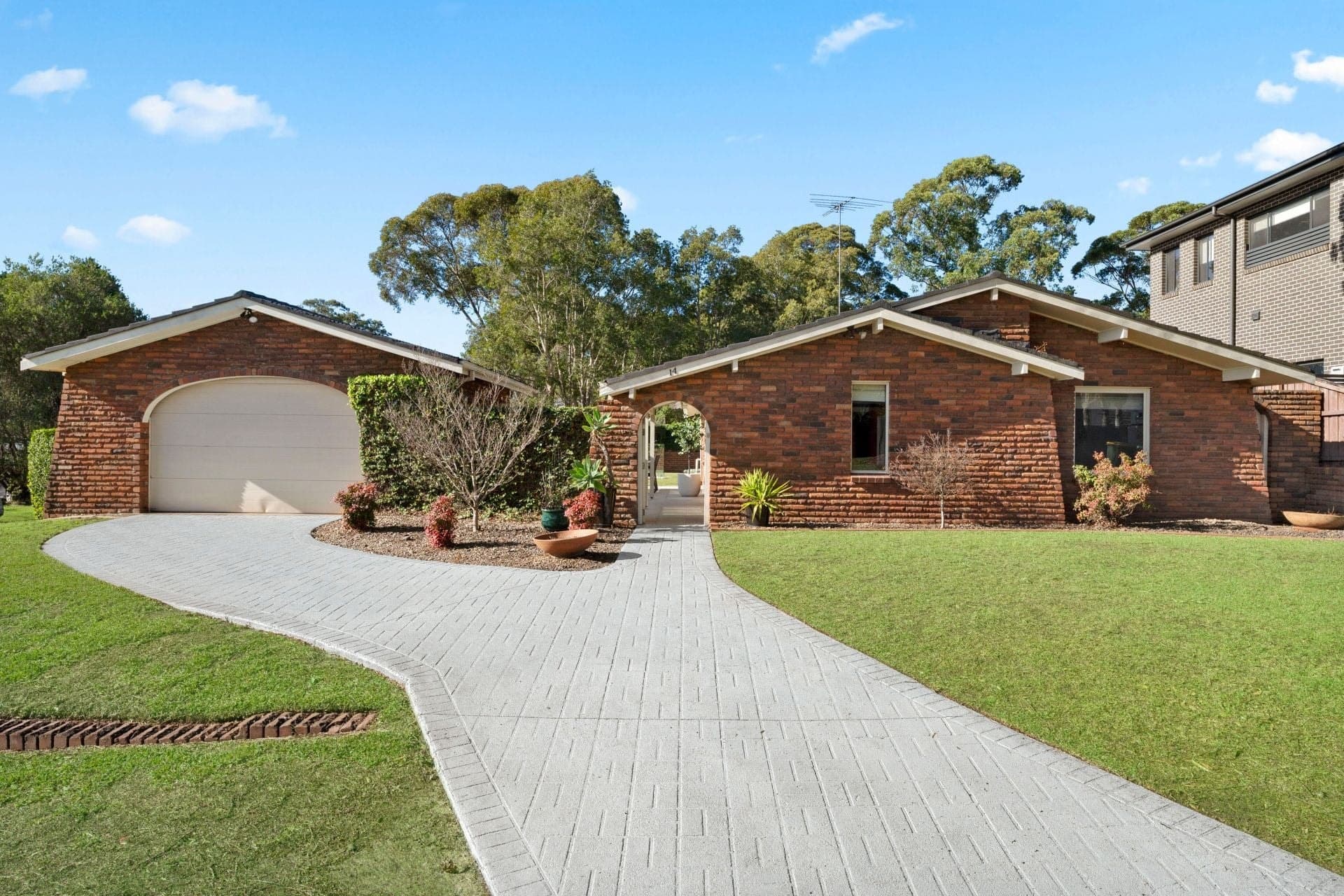 14 Dresden Avenue, Castle Hill, Castle Hill - Image 1