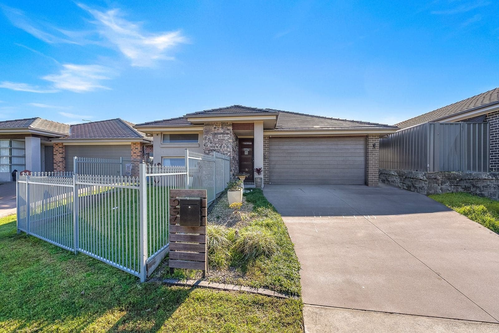 27 Oakmont Place, Woongarrah, Woongarrah - Image 1