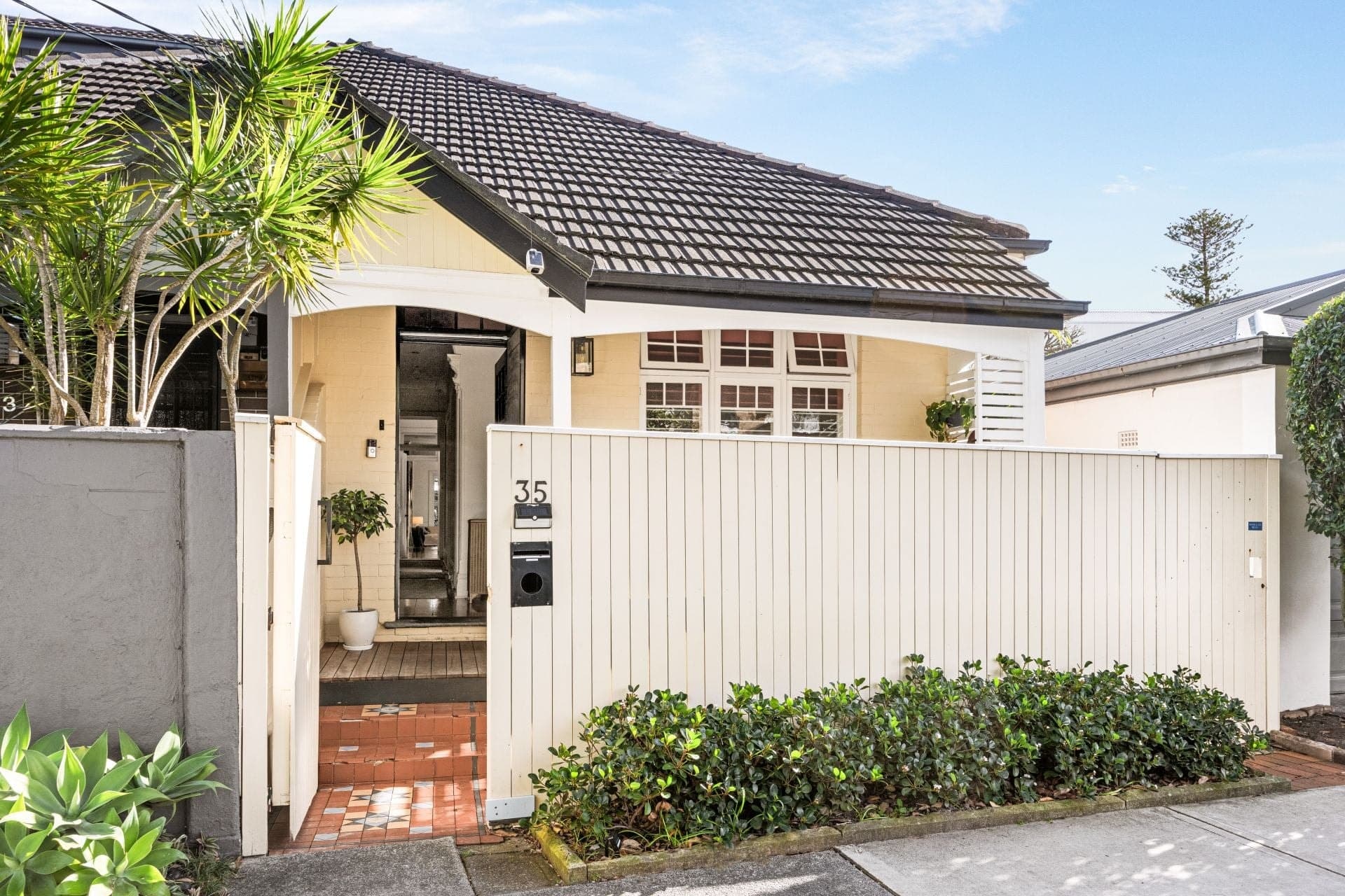 35 Smith Street, Manly, Manly - Image 1