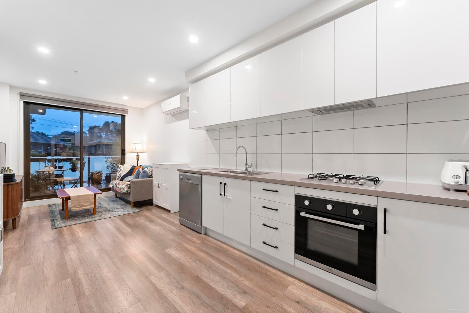Unit 2, Level 1/452 Waterdale Road, Heidelberg Heights, VIC 3081, Heidelberg Heights - Thumbnail 6