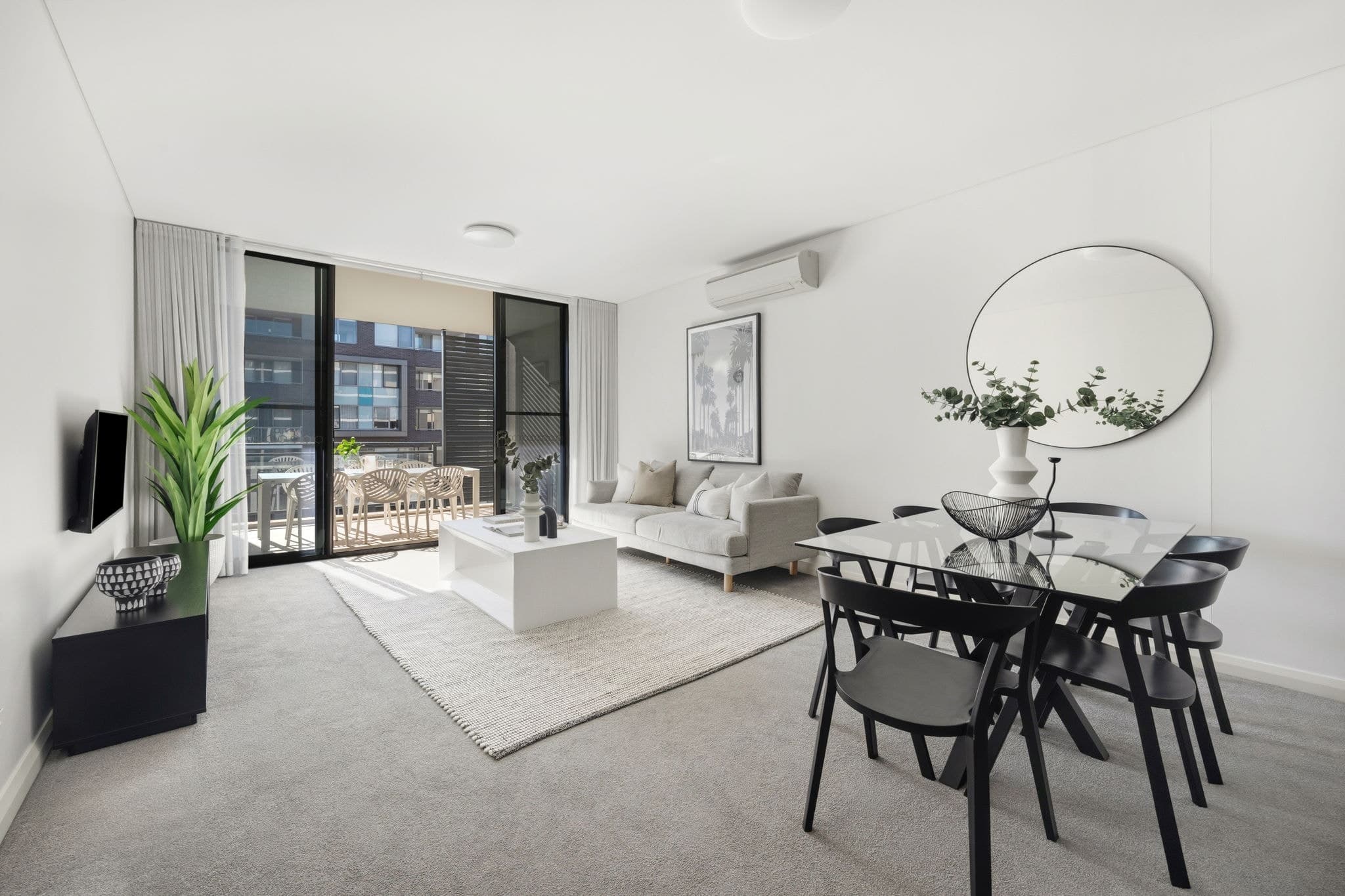 517/8 Baywater Drive, Wentworth Point, Wentworth Point - Image 1