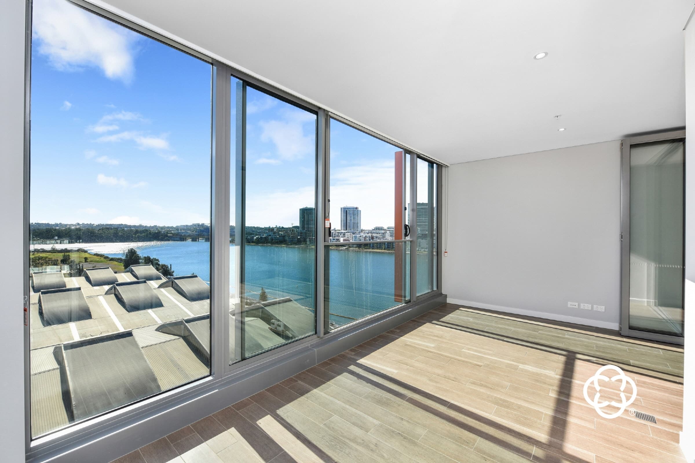 904/3 Foreshore Place, Wentworth Point, Wentworth Point - Thumbnail 2