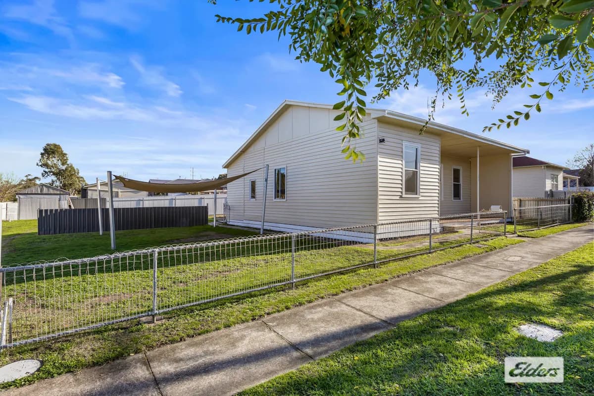 70 Seaby Street, Stawell, VIC, 3380, Stawell - Thumbnail 2