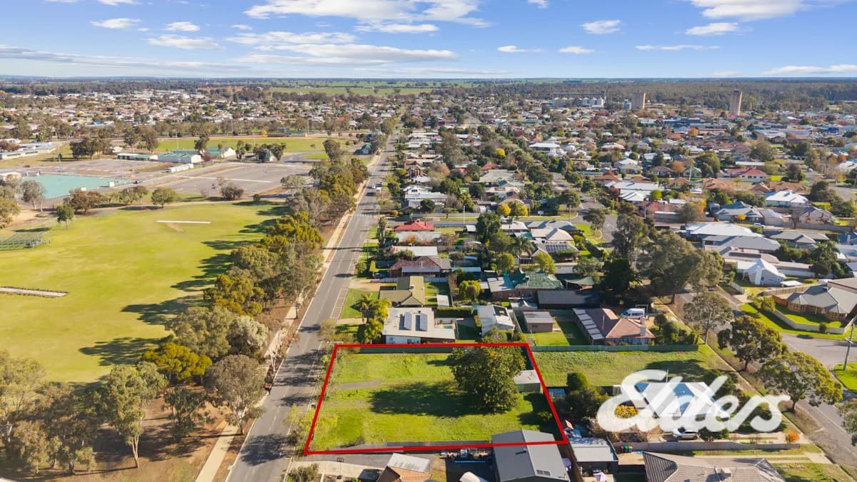 102-104 Dunlop Street, Yarrawonga, VIC, 3730, Yarrawonga - Thumbnail 3