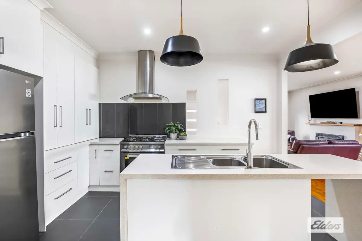 11 Lowe Street, Ararat, VIC, 3377, Ararat - Thumbnail 6