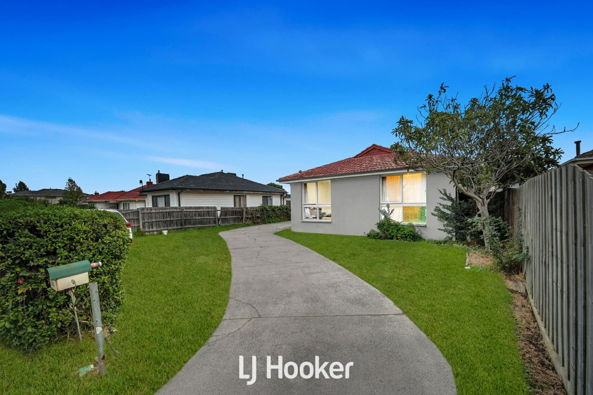 10 Lilac Avenue, Dandenong North, Dandenong North - Thumbnail 2