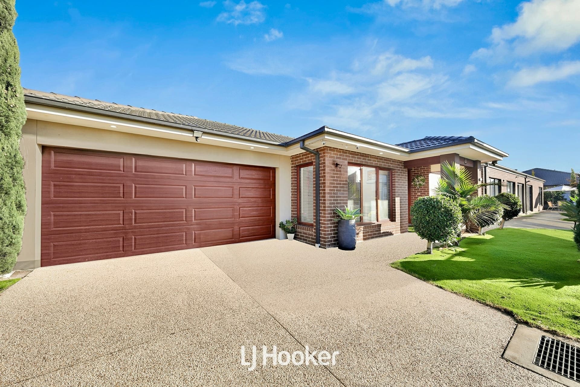 16 Spartan Avenue, Clyde North, Clyde North - Thumbnail 2