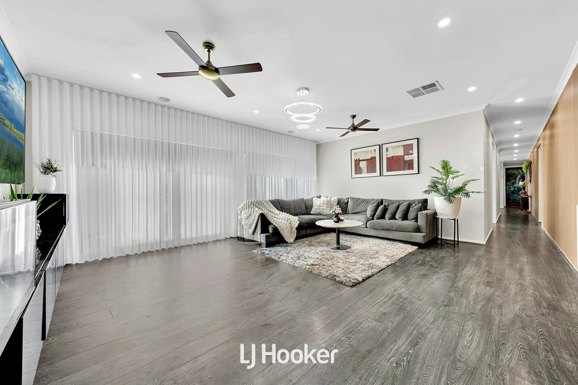 16 Spartan Avenue, Clyde North, Clyde North - Thumbnail 4