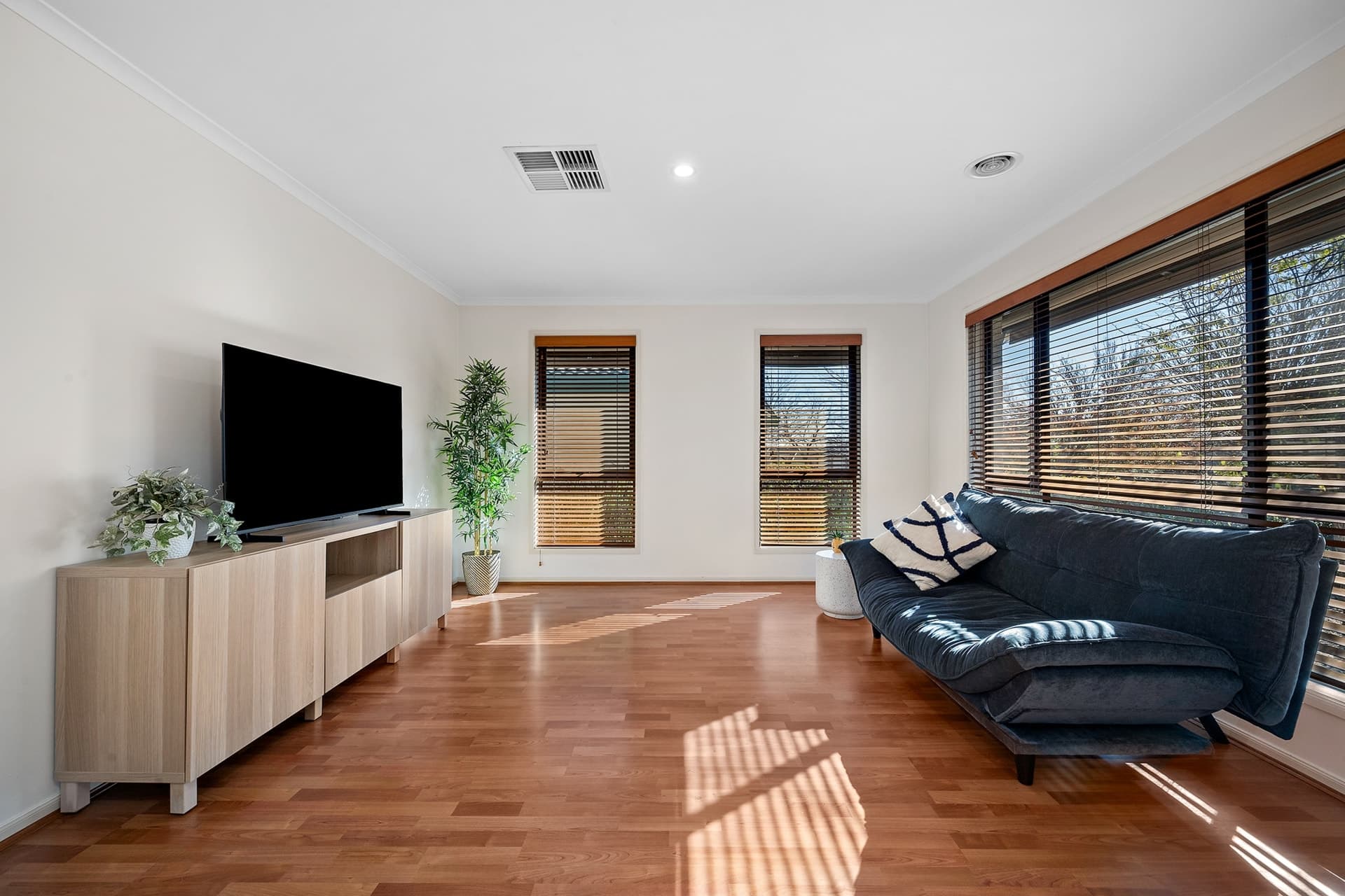 49 Lance Hill Avenue, Dunlop, Dunlop - Thumbnail 2