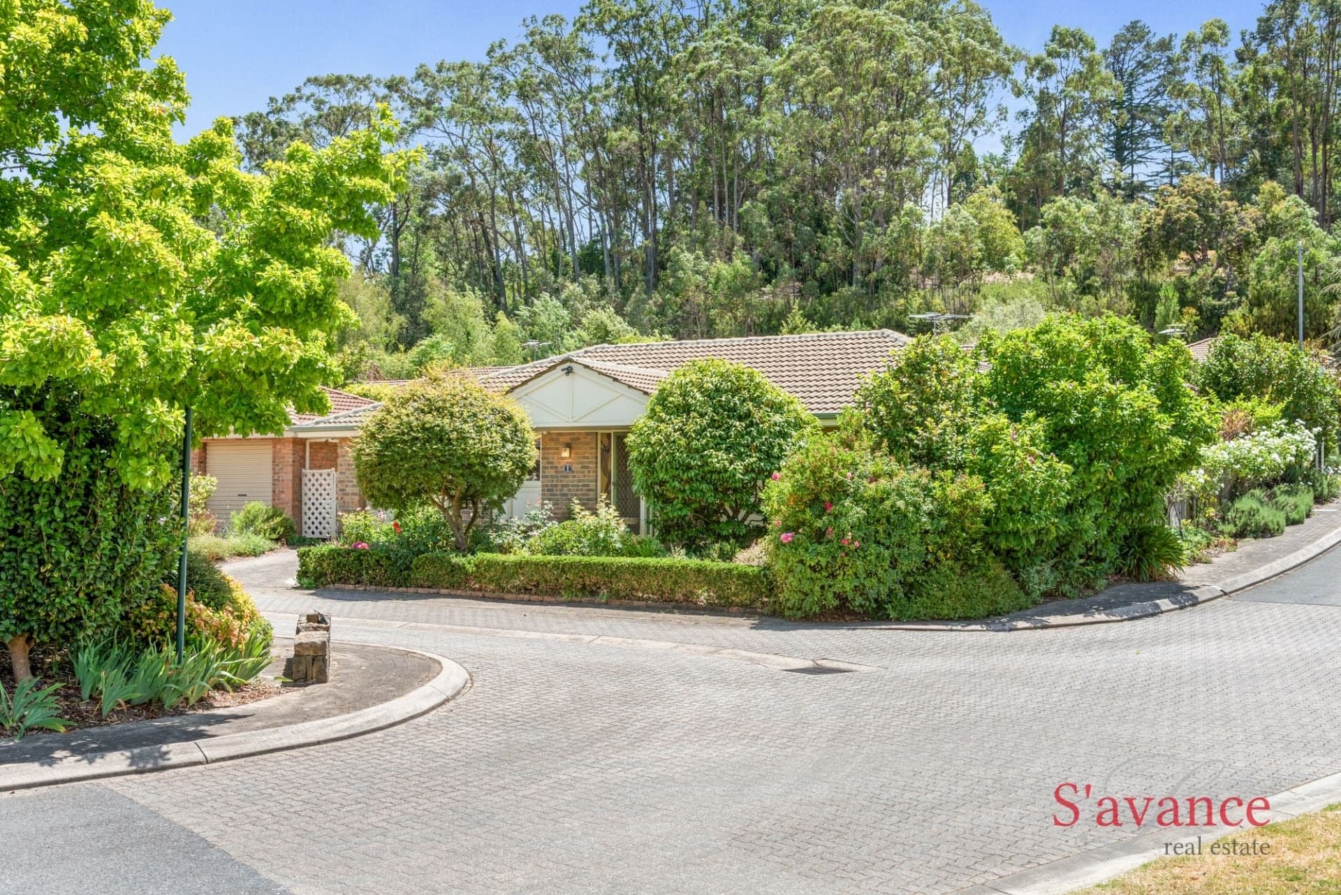 1 Iris Court, Stirling, Stirling - Thumbnail 2