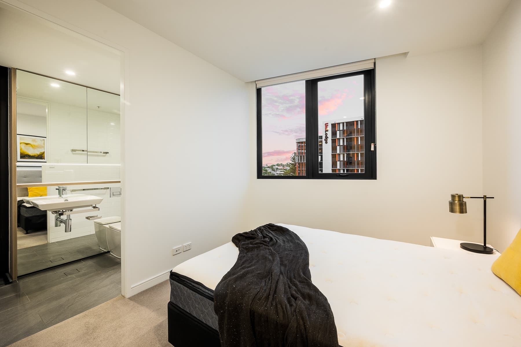 s905/269 Grey Street, South Brisbane - Thumbnail 2